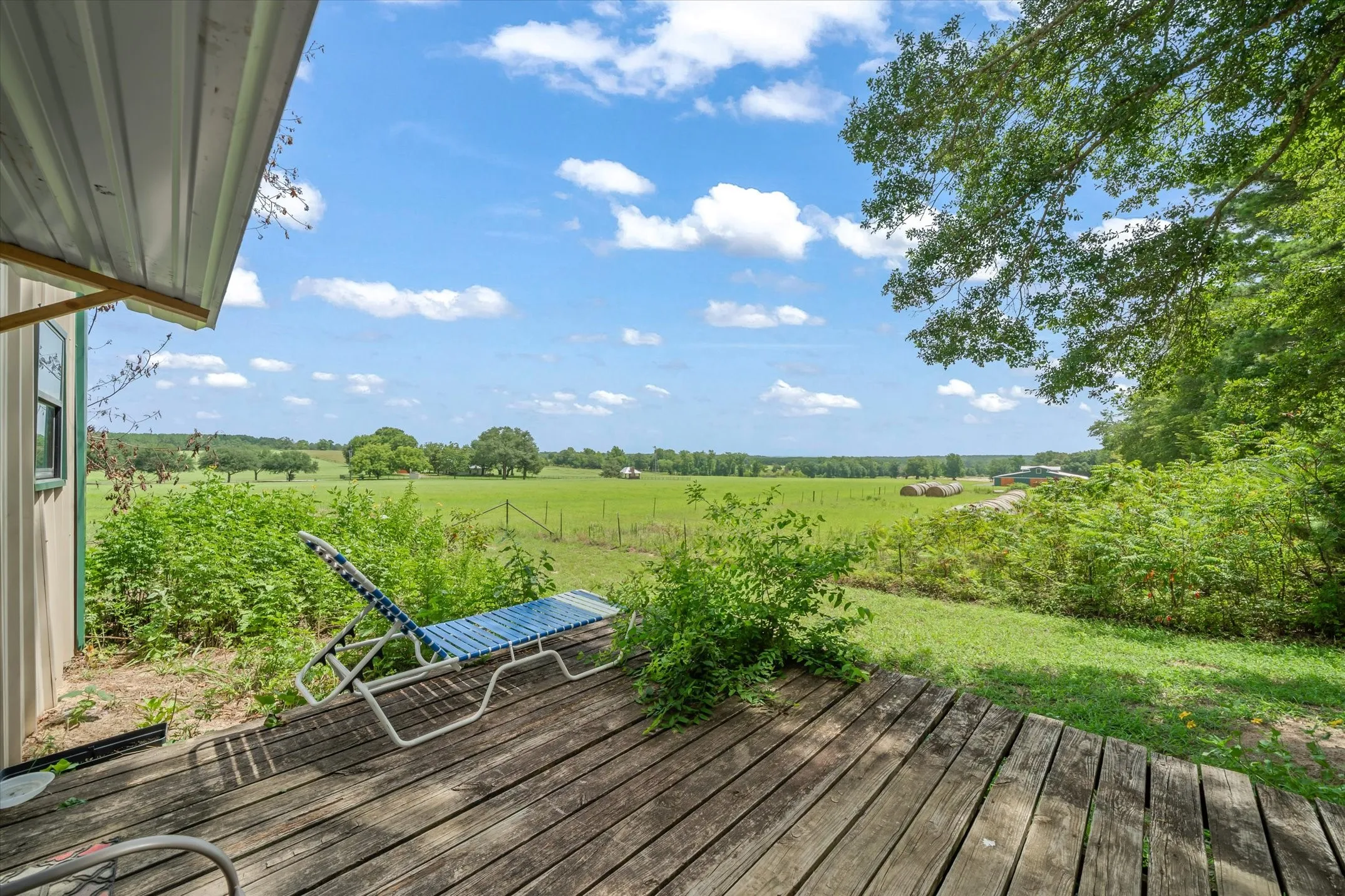 Single Family Residence For Sale in Smith County , 23340 FM 1253, Mineola, Texas 75773, 3 Bedroom, 3 Bathroom, Garage spaces, 2,304 Sqft, built in 2006, mls#21331833, Real Estate Agent in Mineola, Homes For Sale in Smith county, Homes For Sale in Mineola, Realtor in Mineola Texas, Real Estate Brokerage Independent Realty Texas, Luminita Cordes Realtor