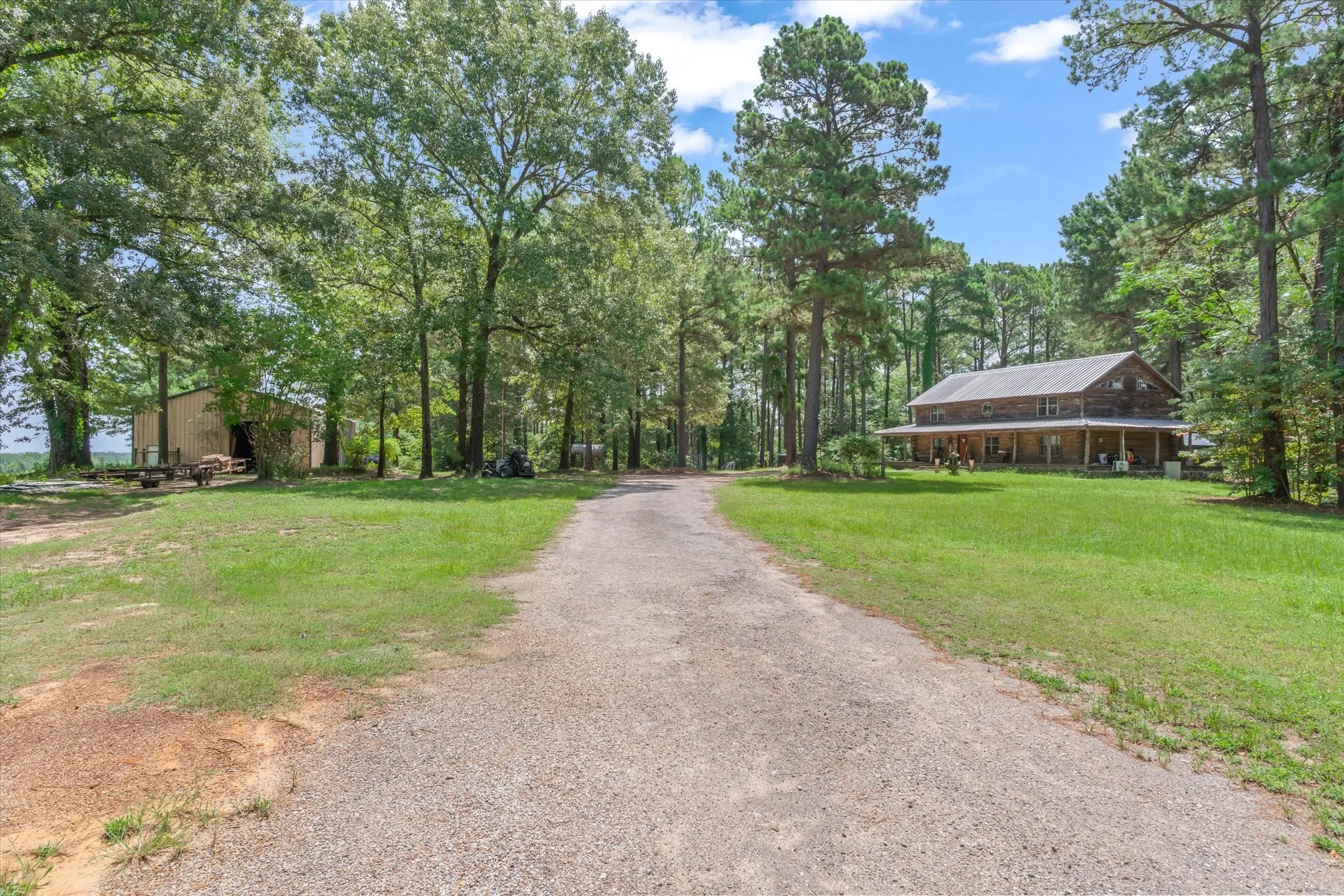 Single Family Residence For Sale in Smith County , 23340 FM 1253, Mineola, Texas 75773, 3 Bedroom, 3 Bathroom, Garage spaces, 2,304 Sqft, built in 2006, mls#21331833, Real Estate Agent in Mineola, Homes For Sale in Smith county, Homes For Sale in Mineola, Realtor in Mineola Texas, Real Estate Brokerage Independent Realty Texas, Luminita Cordes Realtor