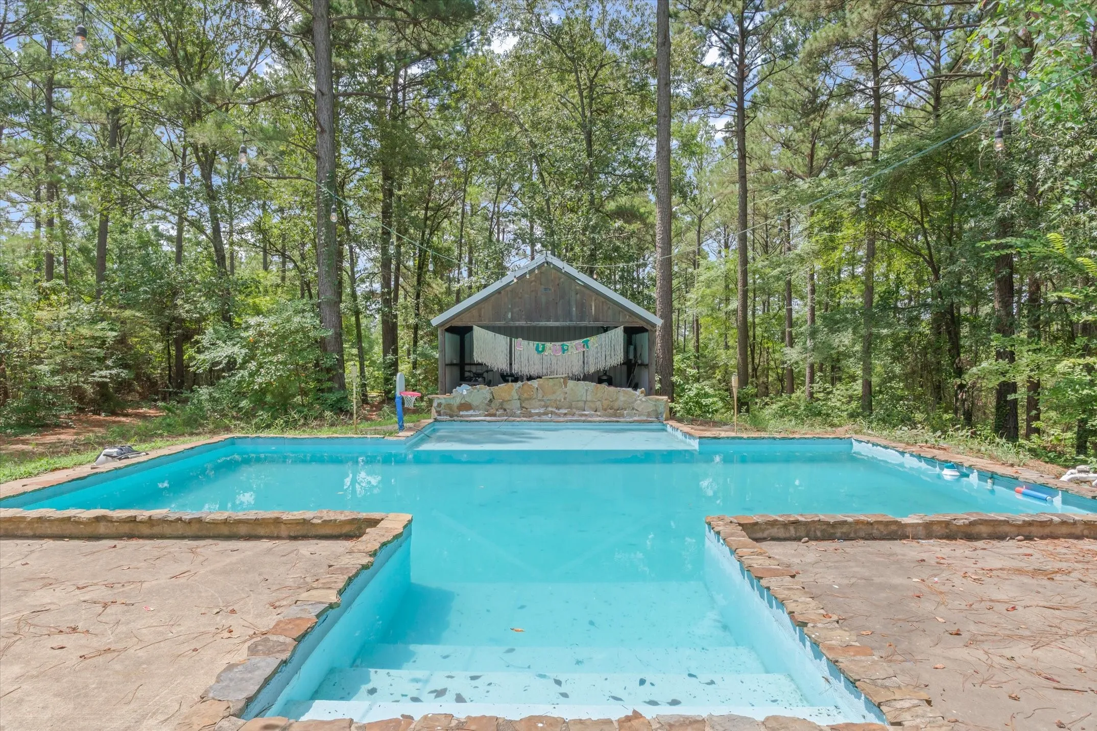 Single Family Residence For Sale in Smith County , 23340 FM 1253, Mineola, Texas 75773, 3 Bedroom, 3 Bathroom, Garage spaces, 2,304 Sqft, built in 2006, mls#21331833, Real Estate Agent in Mineola, Homes For Sale in Smith county, Homes For Sale in Mineola, Realtor in Mineola Texas, Real Estate Brokerage Independent Realty Texas, Luminita Cordes Realtor
