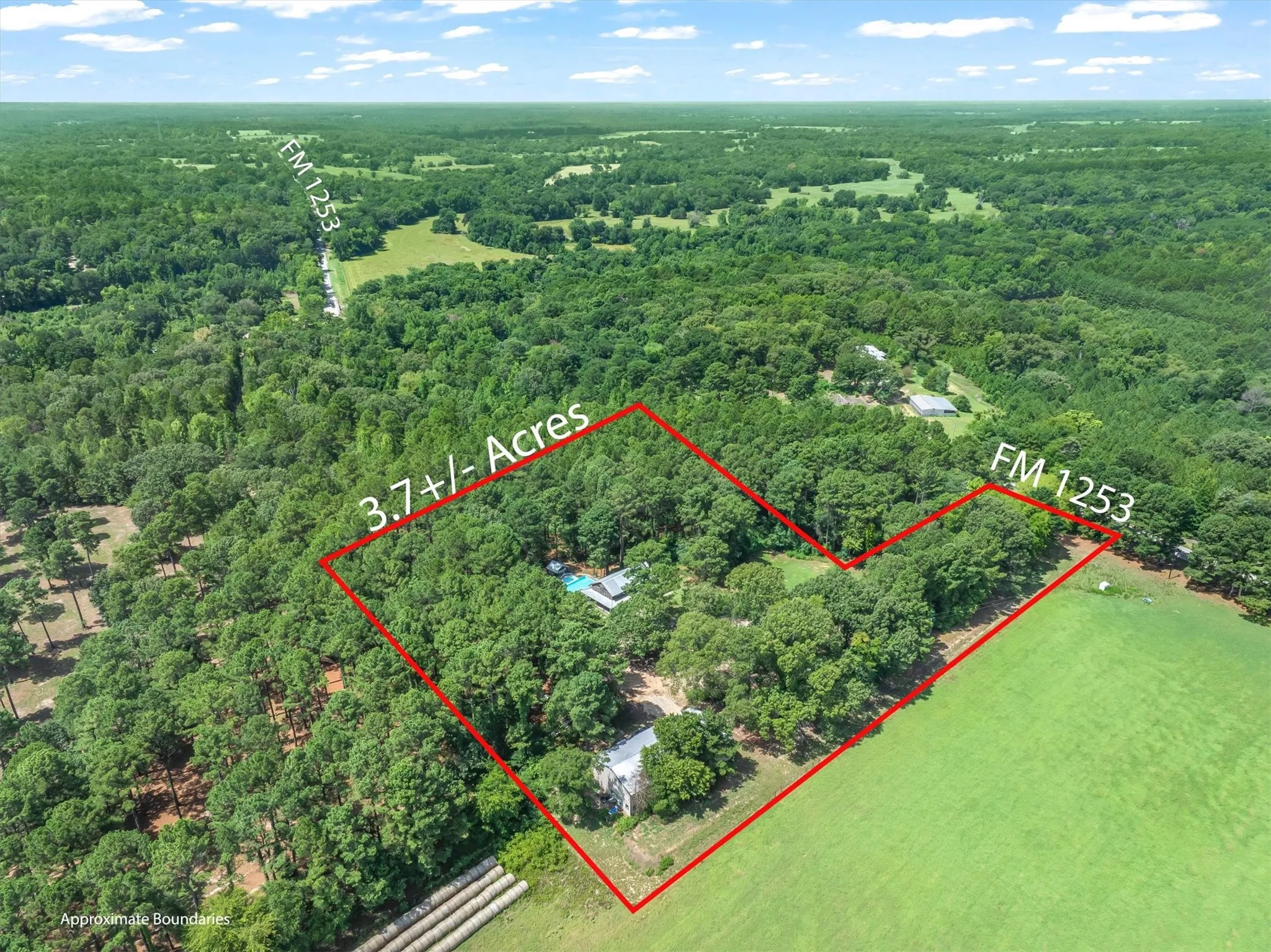 Single Family Residence For Sale in Smith County , 23340 FM 1253, Mineola, Texas 75773, 3 Bedroom, 3 Bathroom, Garage spaces, 2,304 Sqft, built in 2006, mls#21331833, Real Estate Agent in Mineola, Homes For Sale in Smith county, Homes For Sale in Mineola, Realtor in Mineola Texas, Real Estate Brokerage Independent Realty Texas, Luminita Cordes Realtor