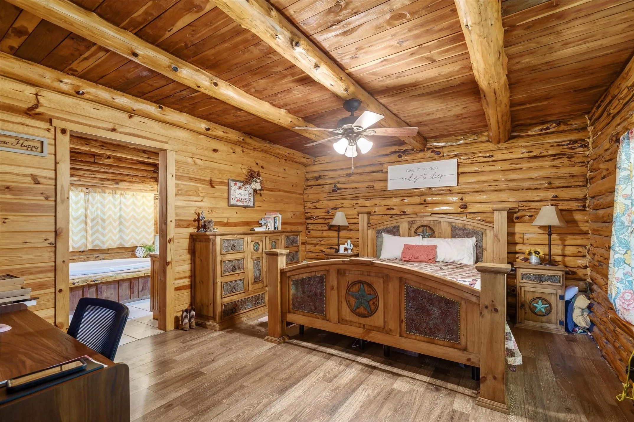Single Family Residence For Sale in Smith County , 23340 FM 1253, Mineola, Texas 75773, 3 Bedroom, 3 Bathroom, Garage spaces, 2,304 Sqft, built in 2006, mls#21331833, Real Estate Agent in Mineola, Homes For Sale in Smith county, Homes For Sale in Mineola, Realtor in Mineola Texas, Real Estate Brokerage Independent Realty Texas, Luminita Cordes Realtor