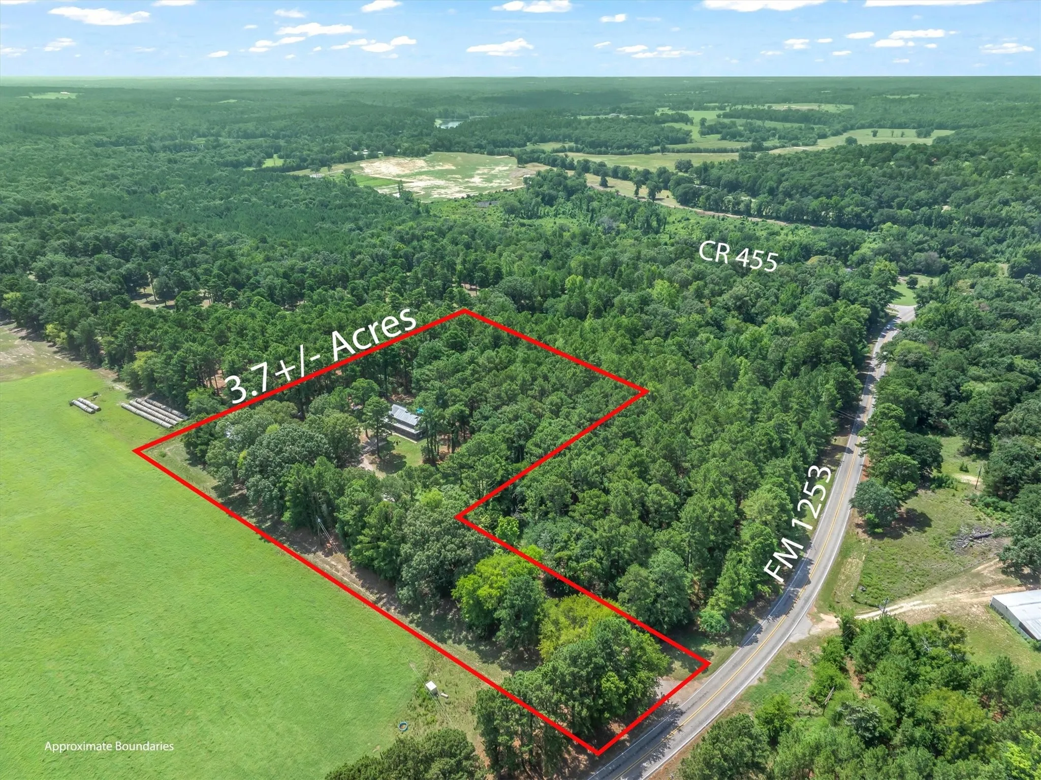Single Family Residence For Sale in Smith County , 23340 FM 1253, Mineola, Texas 75773, 3 Bedroom, 3 Bathroom, Garage spaces, 2,304 Sqft, built in 2006, mls#21331833, Real Estate Agent in Mineola, Homes For Sale in Smith county, Homes For Sale in Mineola, Realtor in Mineola Texas, Real Estate Brokerage Independent Realty Texas, Luminita Cordes Realtor