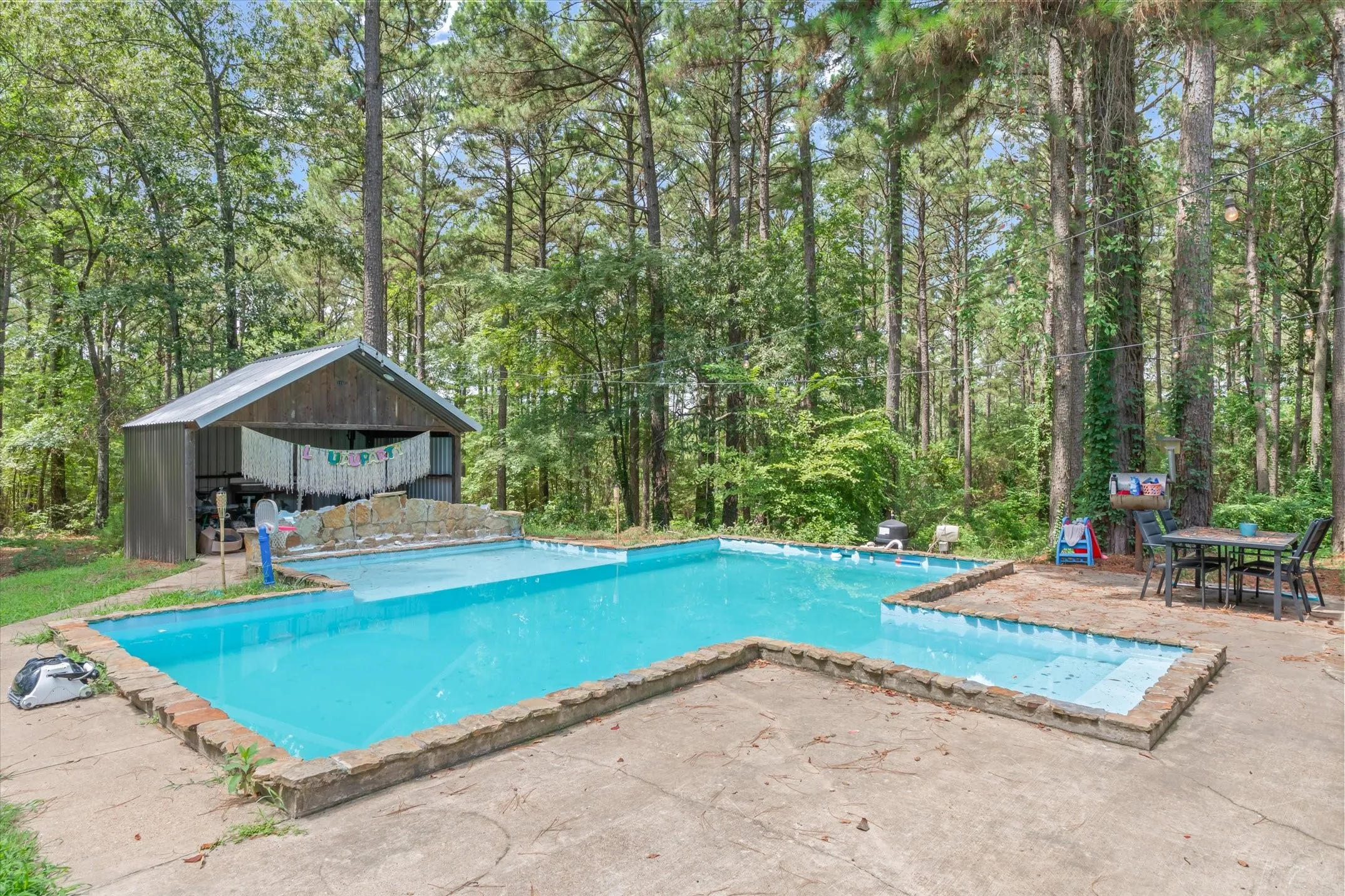 Single Family Residence For Sale in Smith County , 23340 FM 1253, Mineola, Texas 75773, 3 Bedroom, 3 Bathroom, Garage spaces, 2,304 Sqft, built in 2006, mls#21331833, Real Estate Agent in Mineola, Homes For Sale in Smith county, Homes For Sale in Mineola, Realtor in Mineola Texas, Real Estate Brokerage Independent Realty Texas, Luminita Cordes Realtor