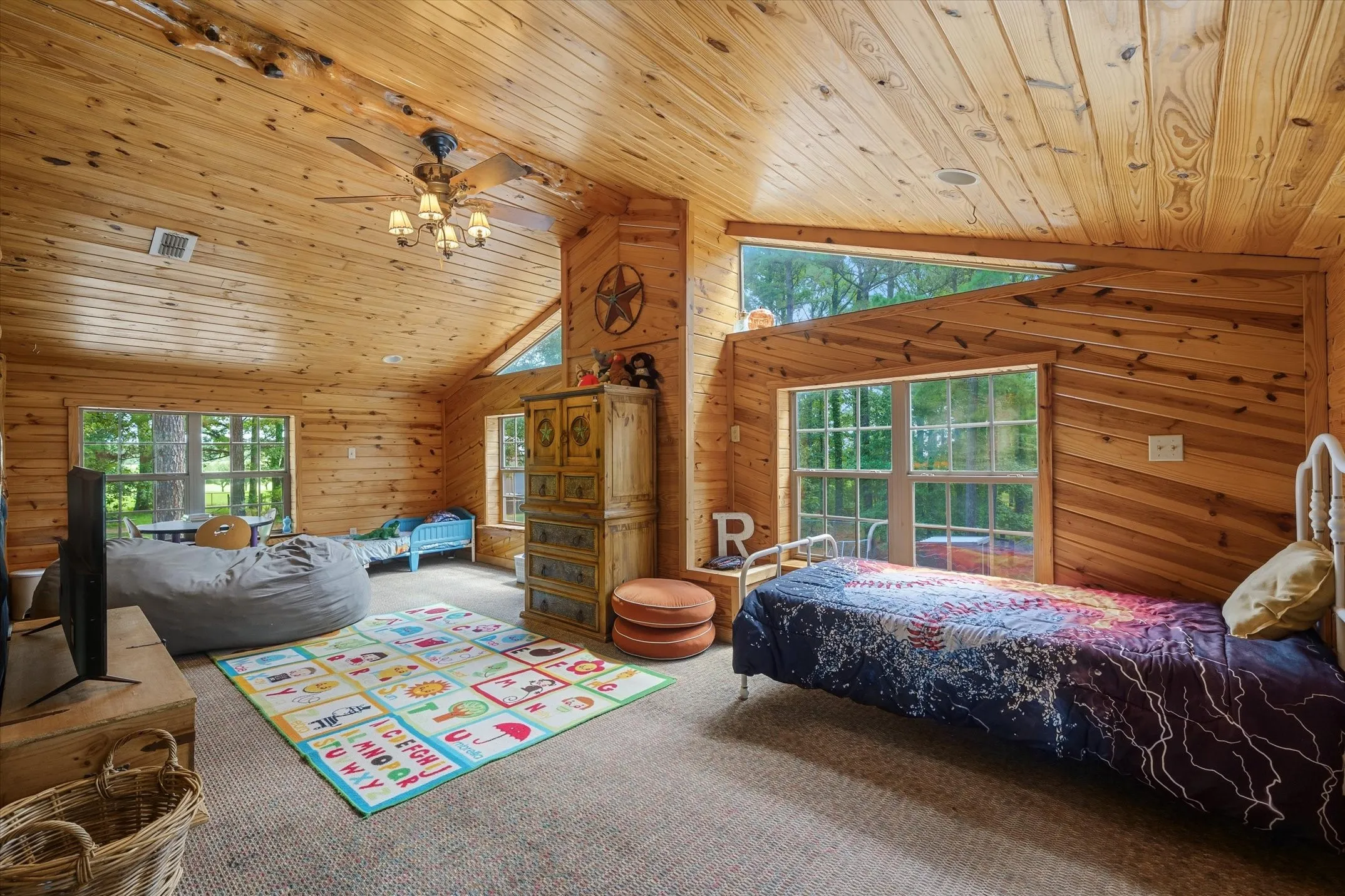 Single Family Residence For Sale in Smith County , 23340 FM 1253, Mineola, Texas 75773, 3 Bedroom, 3 Bathroom, Garage spaces, 2,304 Sqft, built in 2006, mls#21331833, Real Estate Agent in Mineola, Homes For Sale in Smith county, Homes For Sale in Mineola, Realtor in Mineola Texas, Real Estate Brokerage Independent Realty Texas, Luminita Cordes Realtor