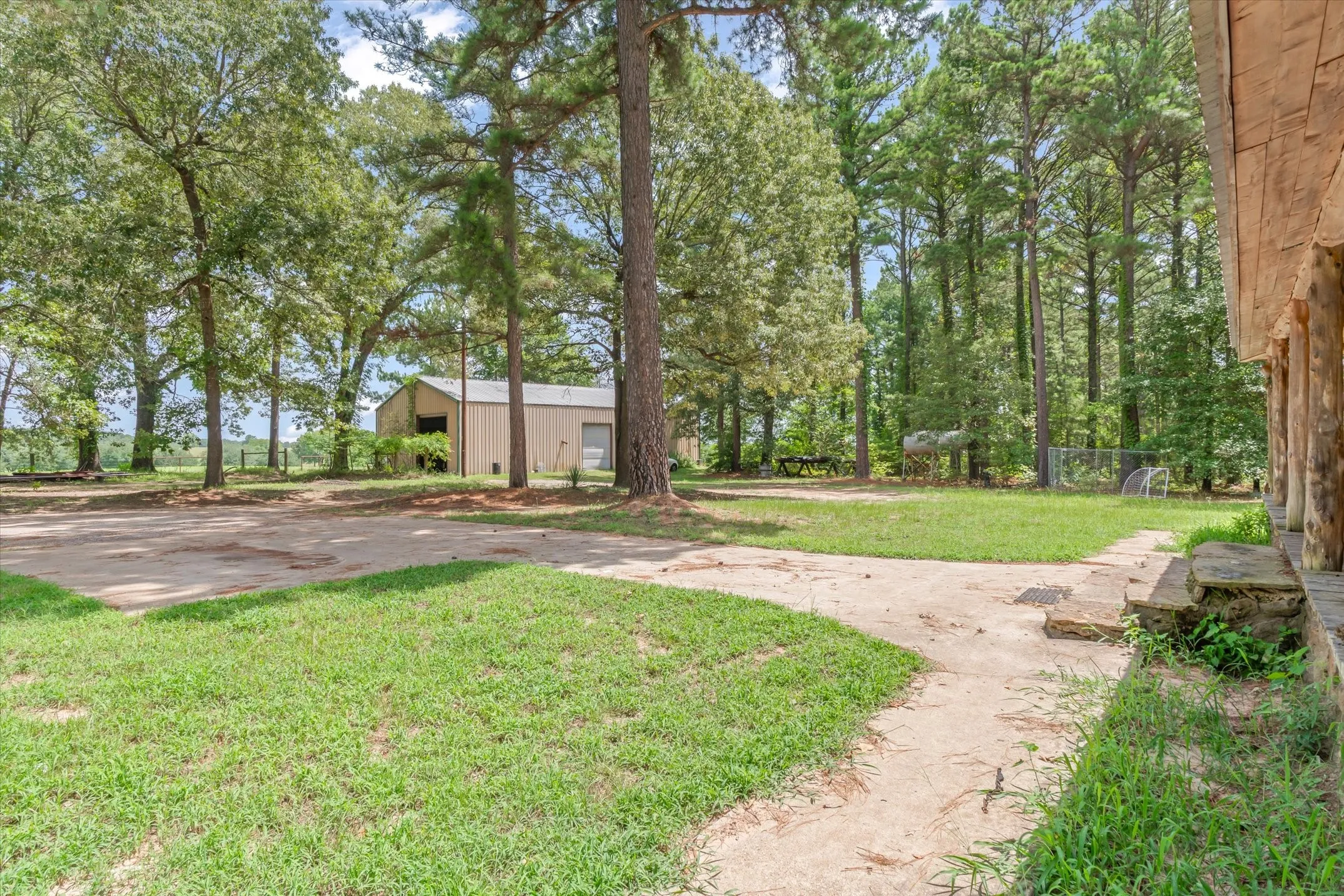 Single Family Residence For Sale in Smith County , 23340 FM 1253, Mineola, Texas 75773, 3 Bedroom, 3 Bathroom, Garage spaces, 2,304 Sqft, built in 2006, mls#21331833, Real Estate Agent in Mineola, Homes For Sale in Smith county, Homes For Sale in Mineola, Realtor in Mineola Texas, Real Estate Brokerage Independent Realty Texas, Luminita Cordes Realtor