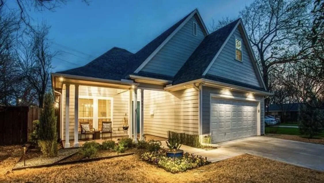 Single Family Residence For Sale in Tarrant County , 4803 Calmont Avenue, Fort Worth, Texas 76107, 3 Bedroom, 2 Bathroom, 2 Garage spaces, 2,574 Sqft, built in 2016, mls#21335891, Real Estate Agent in Fort Worth, Homes For Sale in Tarrant county, Homes For Sale in Fort Worth, Realtor in Fort Worth Texas, Real Estate Brokerage Independent Realty Texas, Luminita Cordes Realtor