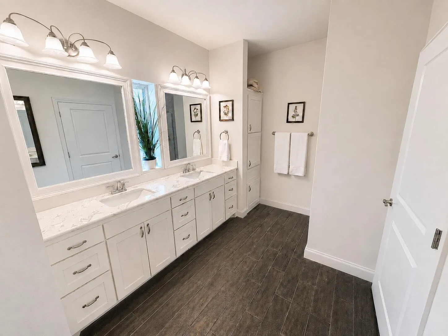Single Family Residence For Sale in Tarrant County , 4803 Calmont Avenue, Fort Worth, Texas 76107, 3 Bedroom, 2 Bathroom, 2 Garage spaces, 2,574 Sqft, built in 2016, mls#21335891, Real Estate Agent in Fort Worth, Homes For Sale in Tarrant county, Homes For Sale in Fort Worth, Realtor in Fort Worth Texas, Real Estate Brokerage Independent Realty Texas, Luminita Cordes Realtor
