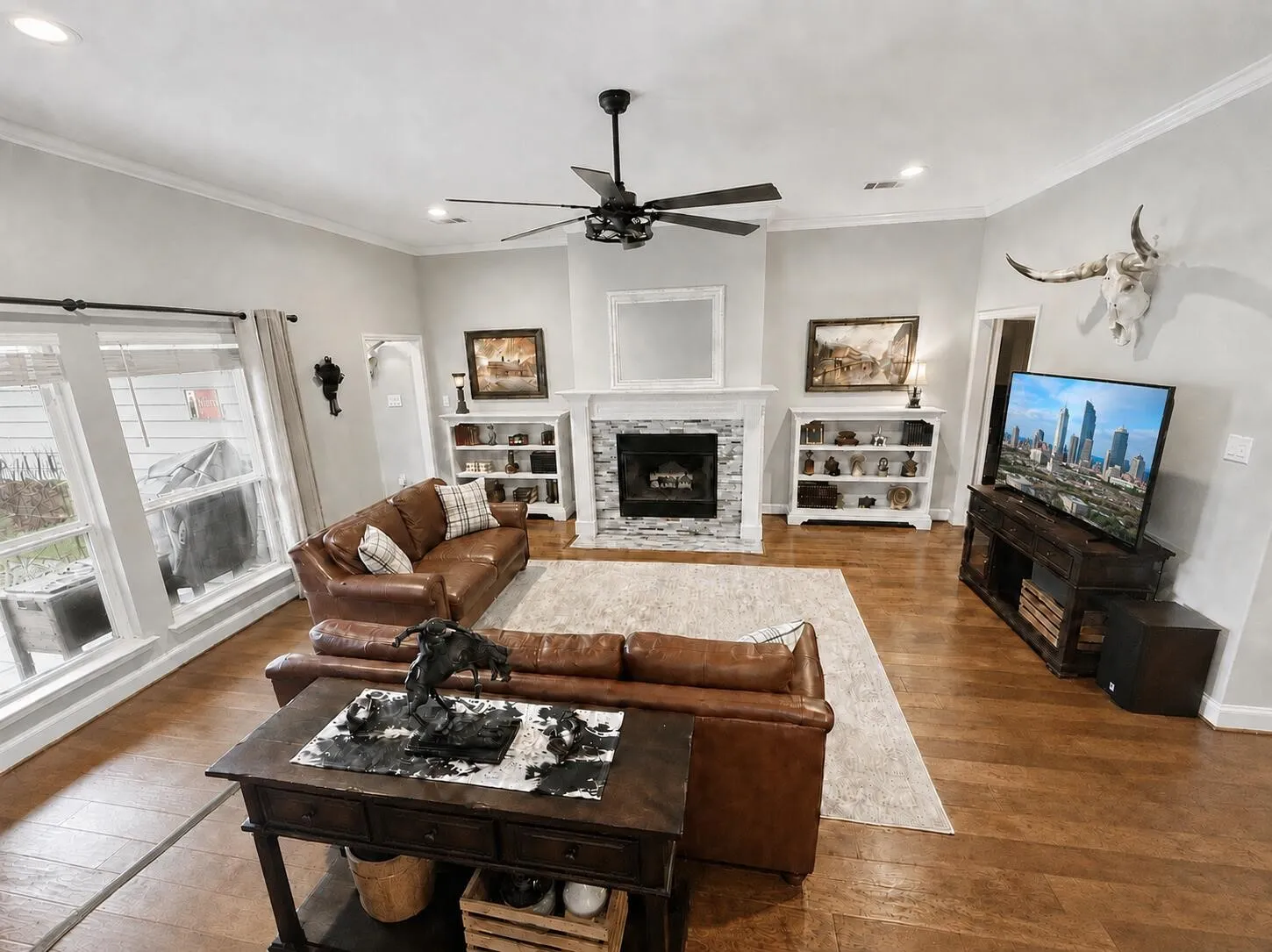Single Family Residence For Sale in Tarrant County , 4803 Calmont Avenue, Fort Worth, Texas 76107, 3 Bedroom, 2 Bathroom, 2 Garage spaces, 2,574 Sqft, built in 2016, mls#21335891, Real Estate Agent in Fort Worth, Homes For Sale in Tarrant county, Homes For Sale in Fort Worth, Realtor in Fort Worth Texas, Real Estate Brokerage Independent Realty Texas, Luminita Cordes Realtor