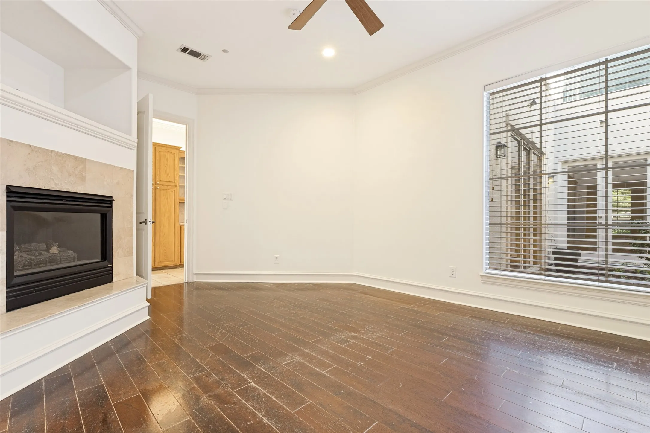 Townhouse For Sale in Dallas County , 7411 Inwood Road, Dallas, Texas 75209, 3 Bedroom, 3 Bathroom, 2 Garage spaces, 2,892 Sqft, built in 1998, mls#21335900, Real Estate Agent in Dallas, Homes For Sale in Dallas county, Homes For Sale in Dallas, Realtor in Dallas Texas, Real Estate Brokerage Independent Realty Texas, Luminita Cordes Realtor