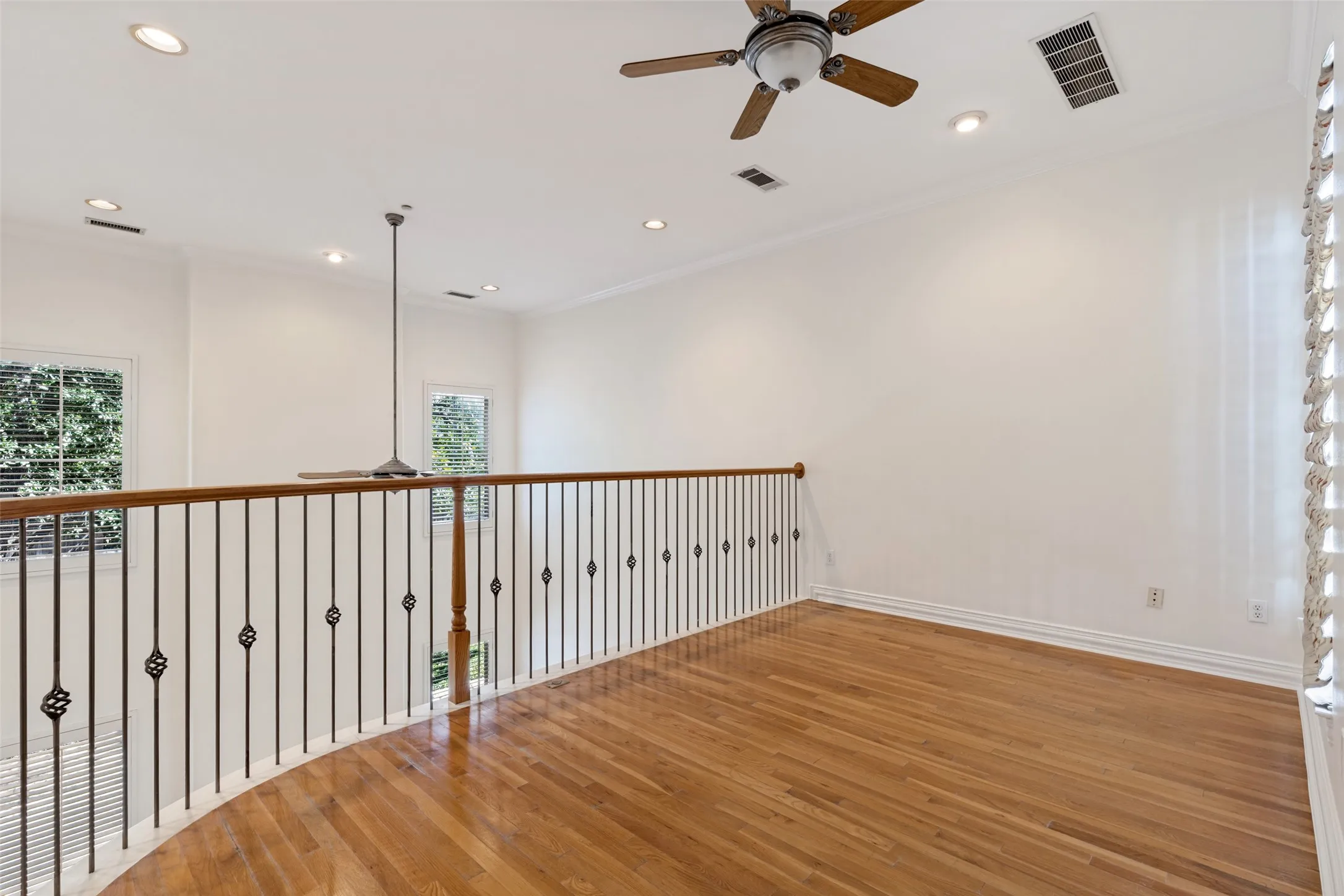 Townhouse For Sale in Dallas County , 7411 Inwood Road, Dallas, Texas 75209, 3 Bedroom, 3 Bathroom, 2 Garage spaces, 2,892 Sqft, built in 1998, mls#21335900, Real Estate Agent in Dallas, Homes For Sale in Dallas county, Homes For Sale in Dallas, Realtor in Dallas Texas, Real Estate Brokerage Independent Realty Texas, Luminita Cordes Realtor