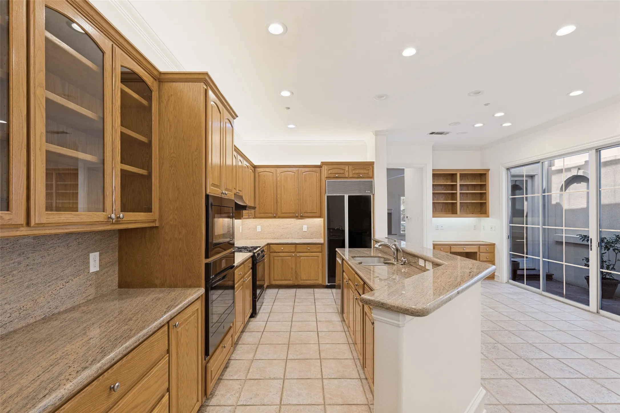 Townhouse For Sale in Dallas County , 7411 Inwood Road, Dallas, Texas 75209, 3 Bedroom, 3 Bathroom, 2 Garage spaces, 2,892 Sqft, built in 1998, mls#21335900, Real Estate Agent in Dallas, Homes For Sale in Dallas county, Homes For Sale in Dallas, Realtor in Dallas Texas, Real Estate Brokerage Independent Realty Texas, Luminita Cordes Realtor