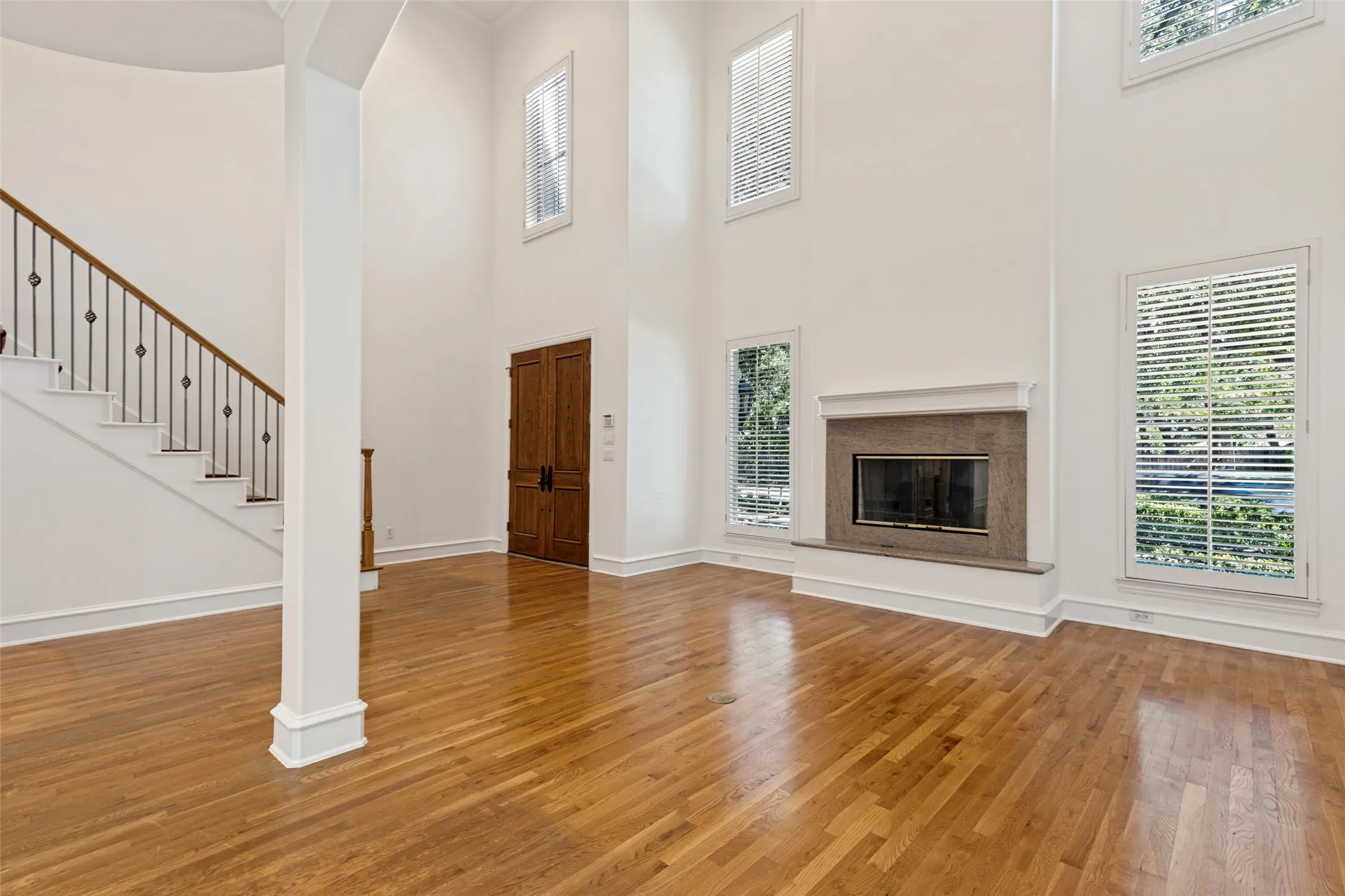 Townhouse For Sale in Dallas County , 7411 Inwood Road, Dallas, Texas 75209, 3 Bedroom, 3 Bathroom, 2 Garage spaces, 2,892 Sqft, built in 1998, mls#21335900, Real Estate Agent in Dallas, Homes For Sale in Dallas county, Homes For Sale in Dallas, Realtor in Dallas Texas, Real Estate Brokerage Independent Realty Texas, Luminita Cordes Realtor