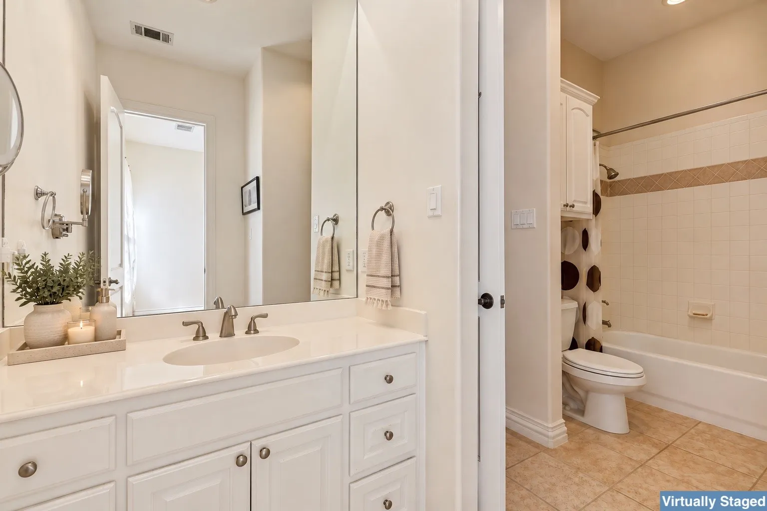 Upstairs shared bathroom