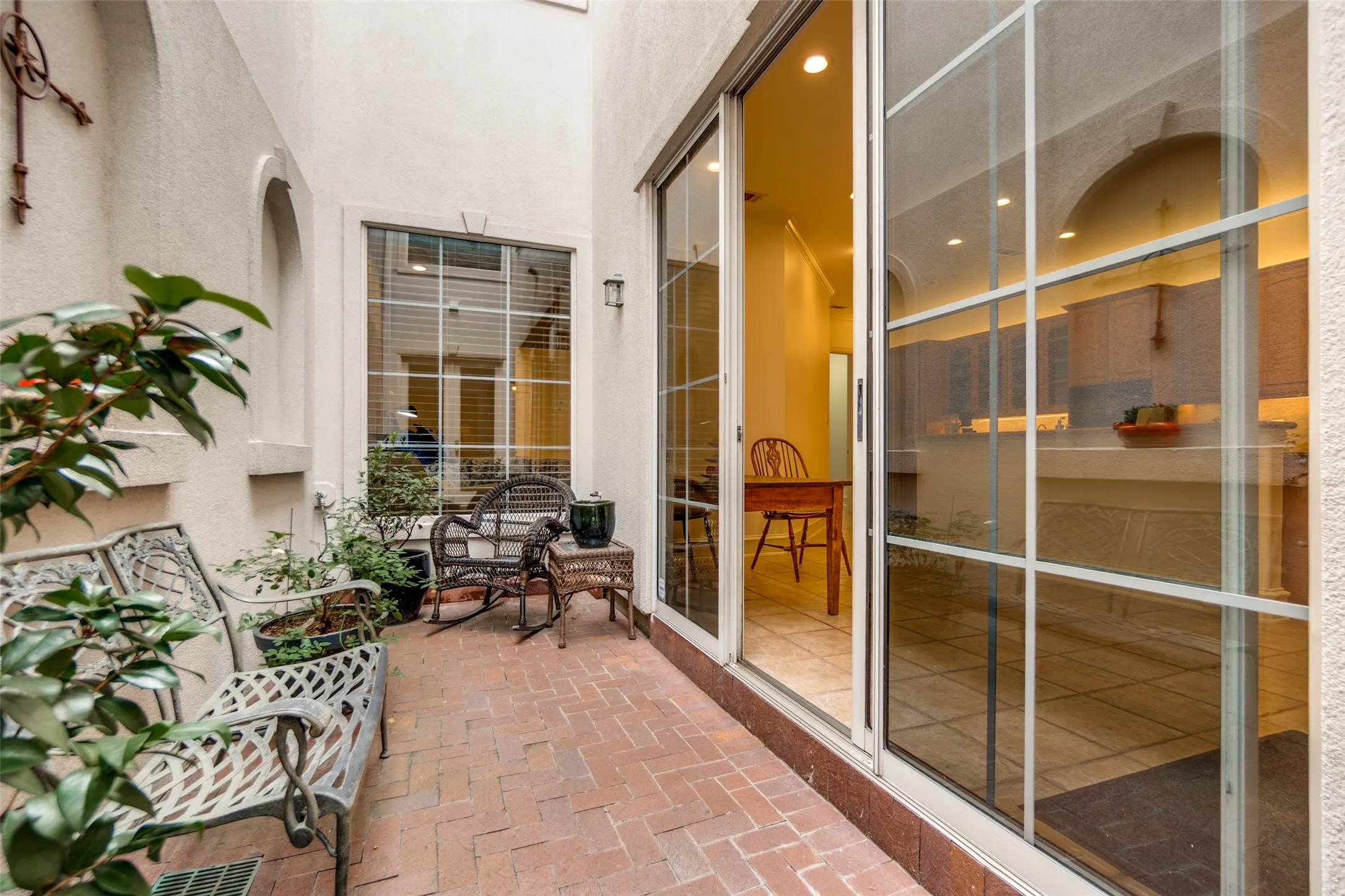 Townhouse For Sale in Dallas County , 7411 Inwood Road, Dallas, Texas 75209, 3 Bedroom, 3 Bathroom, 2 Garage spaces, 2,892 Sqft, built in 1998, mls#21335900, Real Estate Agent in Dallas, Homes For Sale in Dallas county, Homes For Sale in Dallas, Realtor in Dallas Texas, Real Estate Brokerage Independent Realty Texas, Luminita Cordes Realtor