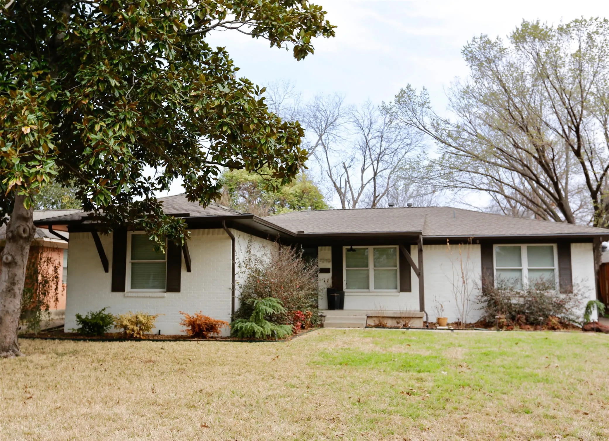 Single Family Residence For Sale in Dallas County , 7219 Clemson Drive, Dallas, Texas 75214, 3 Bedrooms, 2 Bathrooms, 2 Garage spaces, 1,557 Sqft, built in 1956, Price $638,000, mls#21335895, Real Estate Agent in Dallas, Homes For Sale in Dallas county, Homes For Sale in Dallas, Realtor in Dallas Texas, Real Estate Brokerage Independent Realty Texas, Luminita Cordes Realtor