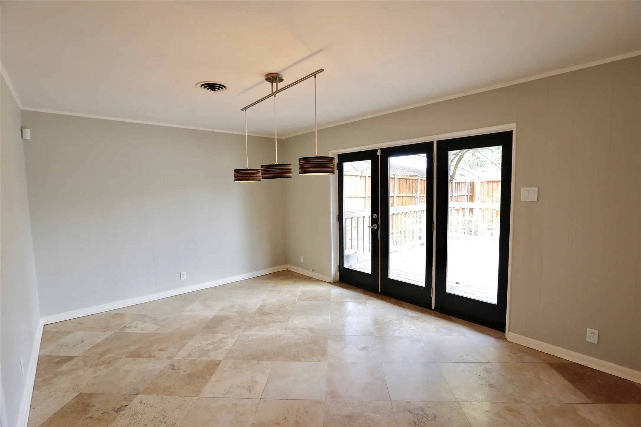 Single Family Residence For Sale in Dallas County , 7219 Clemson Drive, Dallas, Texas 75214, 3 Bedrooms, 2 Bathrooms, 2 Garage spaces, 1,557 Sqft, built in 1956, Price $638,000, mls#21335895, Real Estate Agent in Dallas, Homes For Sale in Dallas county, Homes For Sale in Dallas, Realtor in Dallas Texas, Real Estate Brokerage Independent Realty Texas, Luminita Cordes Realtor