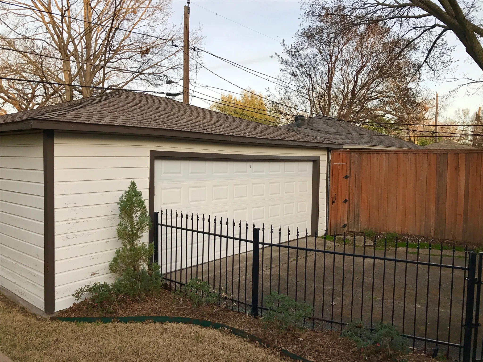 Single Family Residence For Sale in Dallas County , 7219 Clemson Drive, Dallas, Texas 75214, 3 Bedrooms, 2 Bathrooms, 2 Garage spaces, 1,557 Sqft, built in 1956, Price $638,000, mls#21335895, Real Estate Agent in Dallas, Homes For Sale in Dallas county, Homes For Sale in Dallas, Realtor in Dallas Texas, Real Estate Brokerage Independent Realty Texas, Luminita Cordes Realtor
