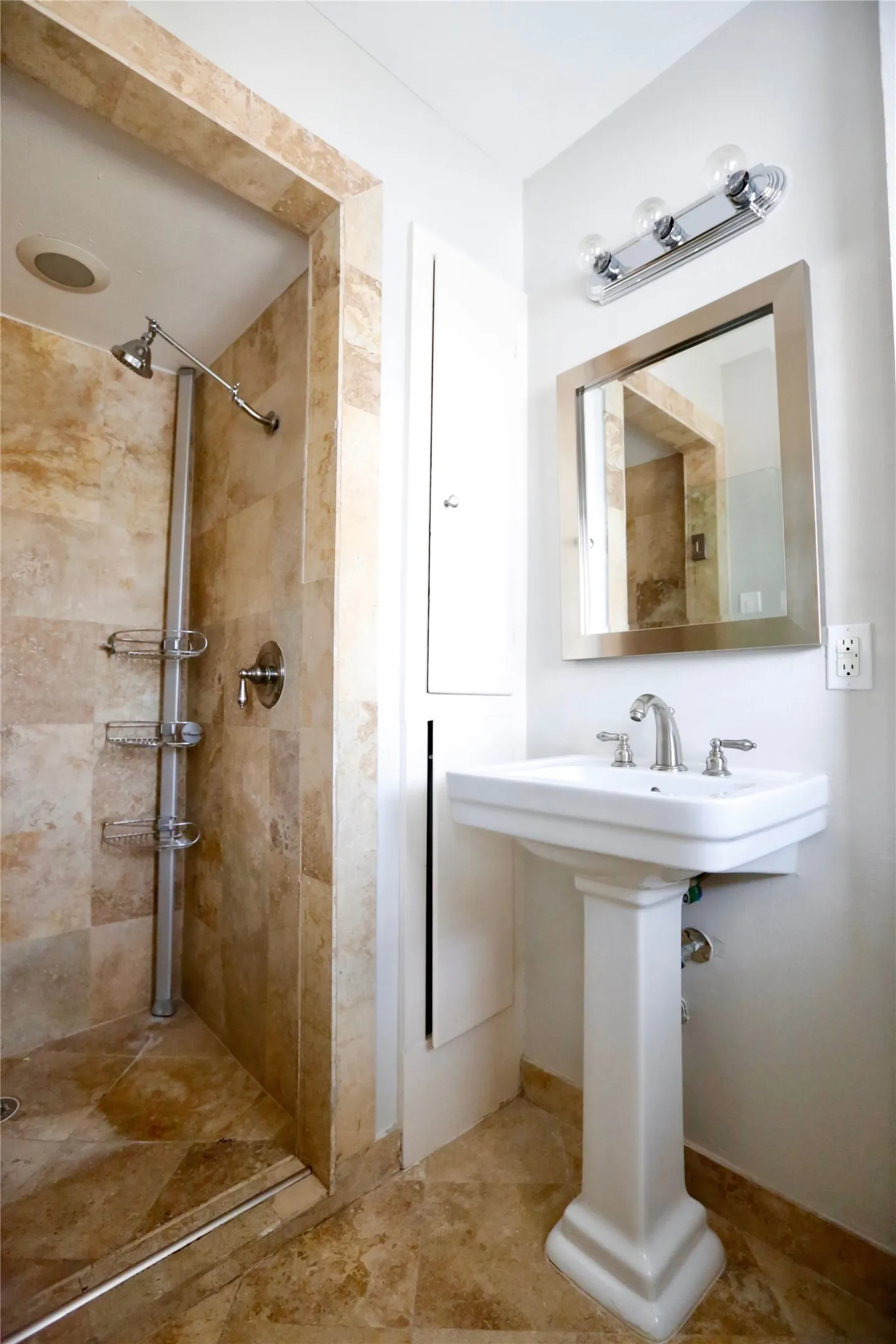 Single Family Residence For Sale in Dallas County , 7219 Clemson Drive, Dallas, Texas 75214, 3 Bedrooms, 2 Bathrooms, 2 Garage spaces, 1,557 Sqft, built in 1956, Price $638,000, mls#21335895, Real Estate Agent in Dallas, Homes For Sale in Dallas county, Homes For Sale in Dallas, Realtor in Dallas Texas, Real Estate Brokerage Independent Realty Texas, Luminita Cordes Realtor