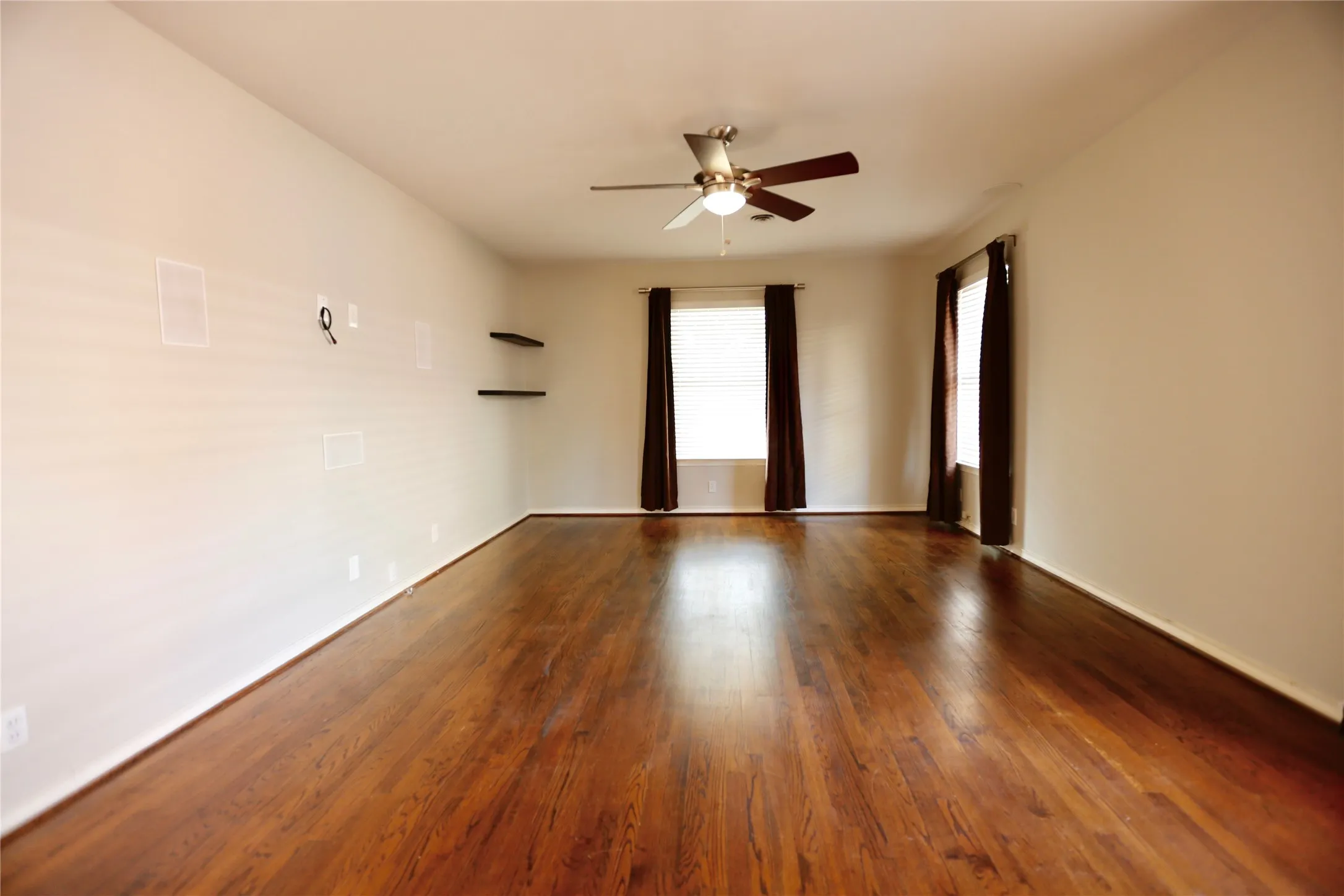Single Family Residence For Sale in Dallas County , 7219 Clemson Drive, Dallas, Texas 75214, 3 Bedrooms, 2 Bathrooms, 2 Garage spaces, 1,557 Sqft, built in 1956, Price $638,000, mls#21335895, Real Estate Agent in Dallas, Homes For Sale in Dallas county, Homes For Sale in Dallas, Realtor in Dallas Texas, Real Estate Brokerage Independent Realty Texas, Luminita Cordes Realtor