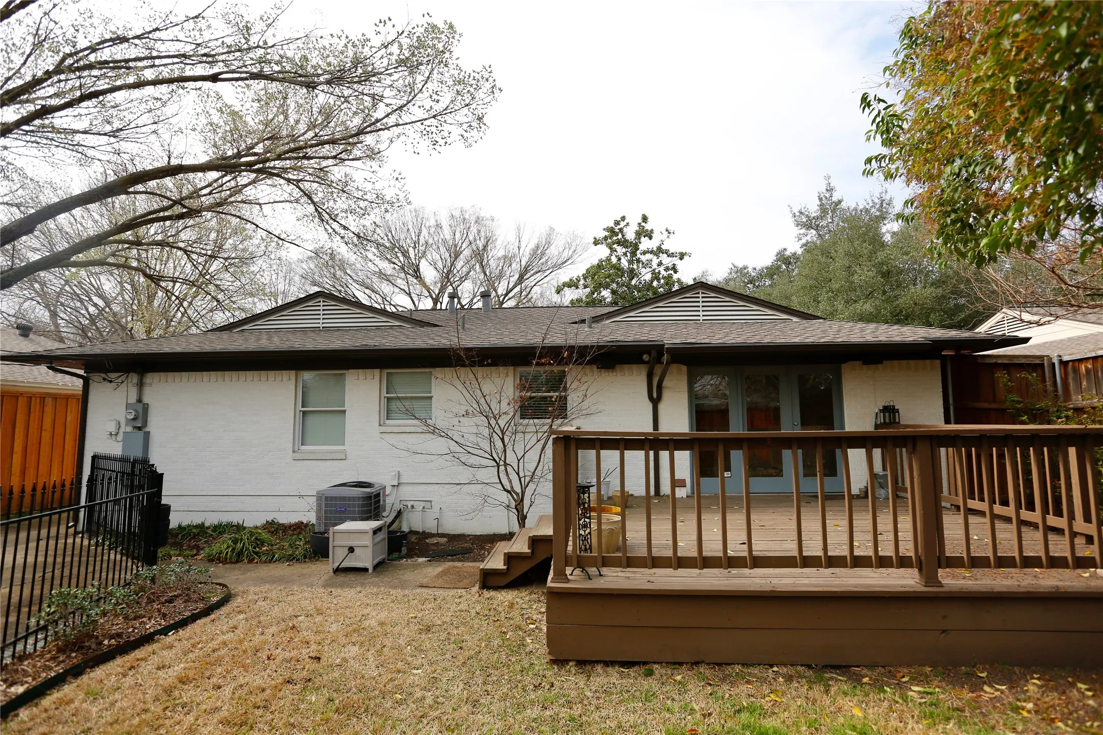 Single Family Residence For Sale in Dallas County , 7219 Clemson Drive, Dallas, Texas 75214, 3 Bedrooms, 2 Bathrooms, 2 Garage spaces, 1,557 Sqft, built in 1956, Price $638,000, mls#21335895, Real Estate Agent in Dallas, Homes For Sale in Dallas county, Homes For Sale in Dallas, Realtor in Dallas Texas, Real Estate Brokerage Independent Realty Texas, Luminita Cordes Realtor