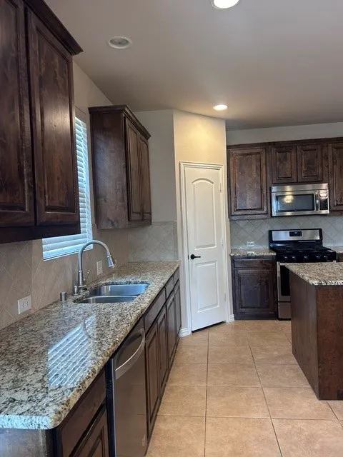 Single Family Residence For Rent in Denton County , 3004 Hereford Drive, Lewisville, Texas 75056, 3 Bedroom, 3 Bathroom, 2 Garage spaces, 2,314 Sqft, built in 2009, mls#21335881, Real Estate Agent in Lewisville, Homes For Rent in Denton county, Homes For Rent in Lewisville, Realtor in Lewisville Texas, Real Estate Brokerage Independent Realty Texas, Luminita Cordes Realtor