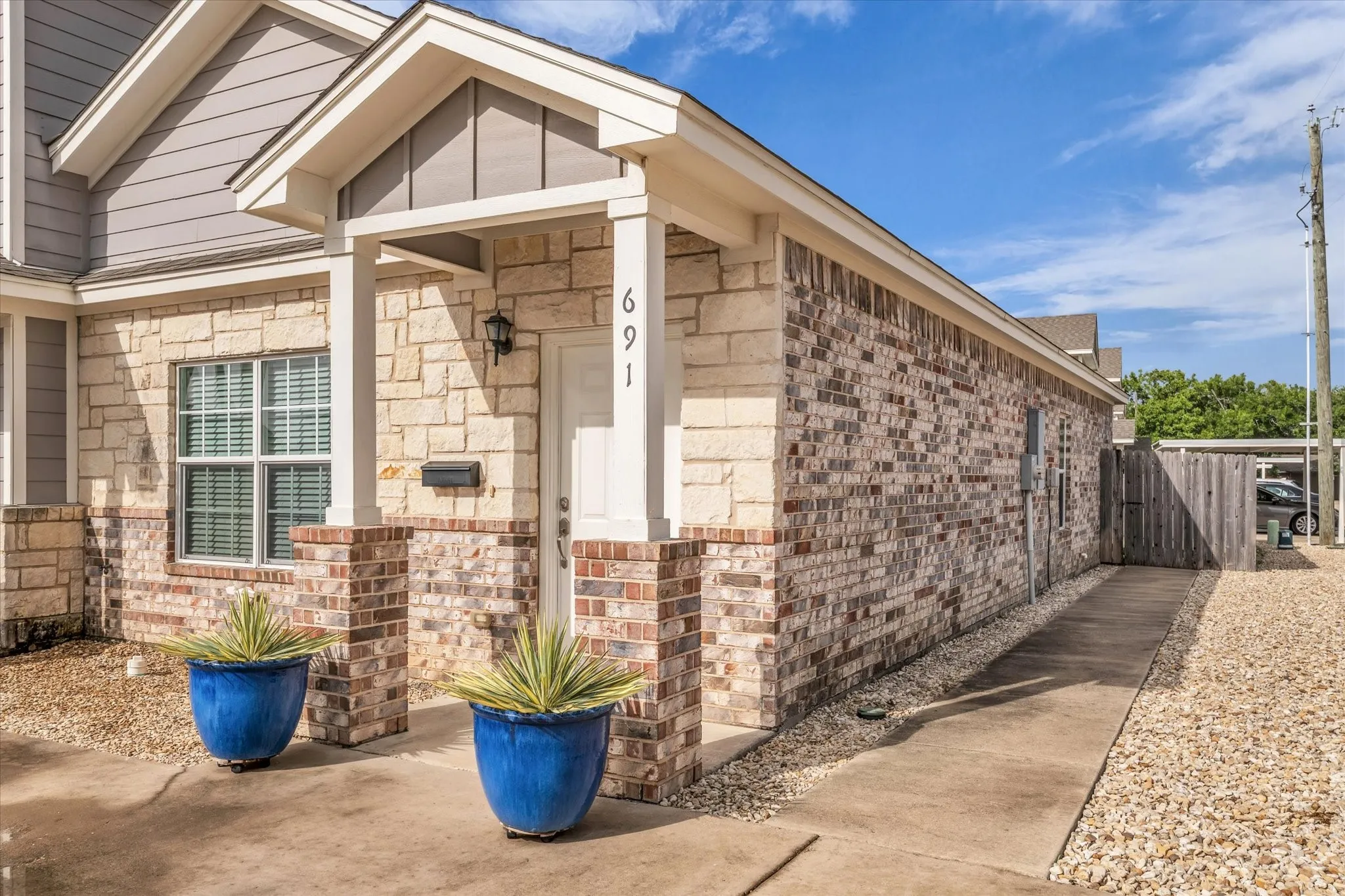 Townhouse For Sale in Mc Lennan County , 691 Park Street, Mc Gregor, Texas 76657, 2 Bedroom, 1 Bathroom, Garage spaces, 1,008 Sqft, built in 2018, mls#21335750, Real Estate Agent in Mc Gregor, Homes For Sale in Mc Lennan county, Homes For Sale in Mc Gregor, Realtor in Mc Gregor Texas, Real Estate Brokerage Independent Realty Texas, Luminita Cordes Realtor