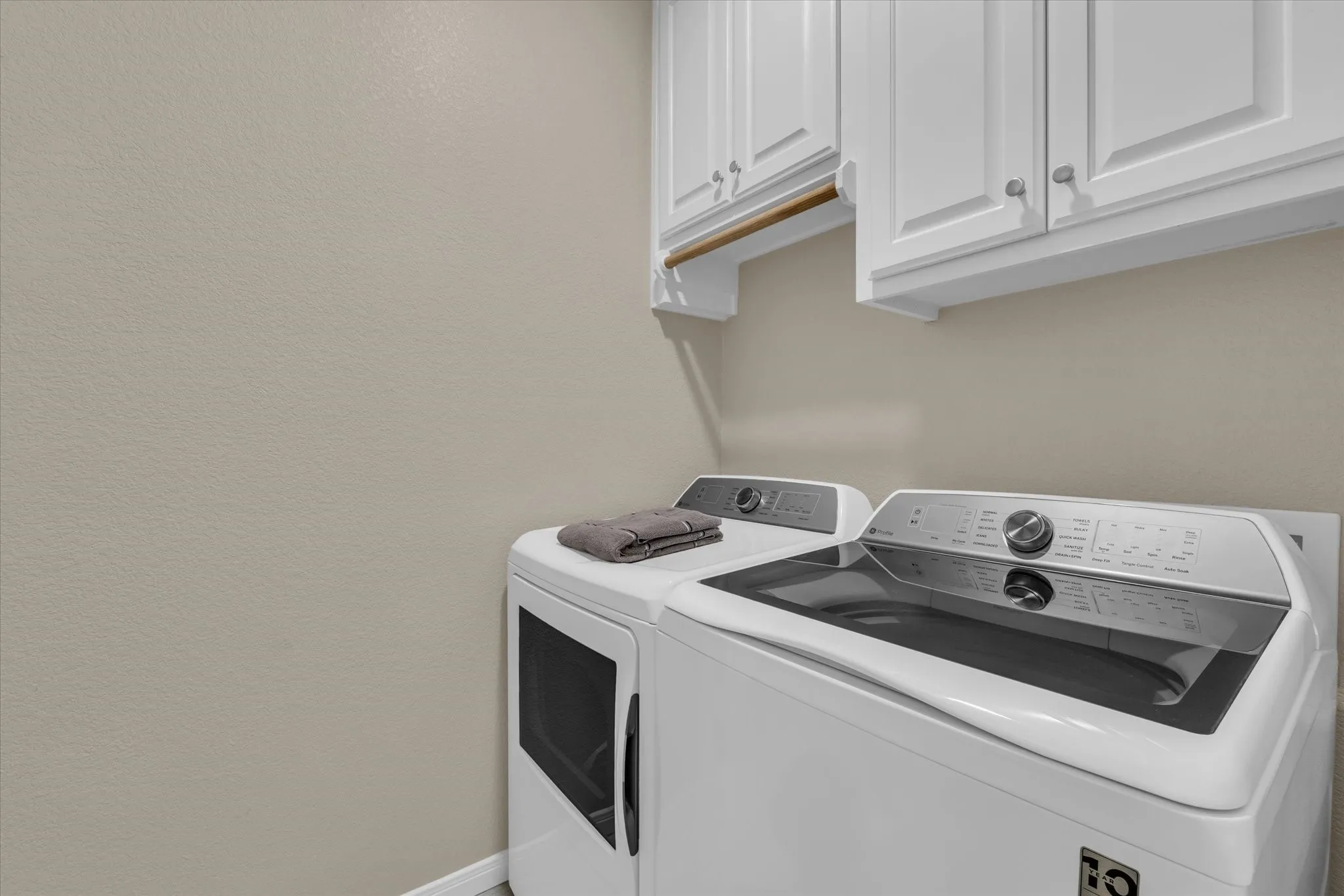 Townhouse For Sale in Mc Lennan County , 691 Park Street, Mc Gregor, Texas 76657, 2 Bedroom, 1 Bathroom, Garage spaces, 1,008 Sqft, built in 2018, mls#21335750, Real Estate Agent in Mc Gregor, Homes For Sale in Mc Lennan county, Homes For Sale in Mc Gregor, Realtor in Mc Gregor Texas, Real Estate Brokerage Independent Realty Texas, Luminita Cordes Realtor