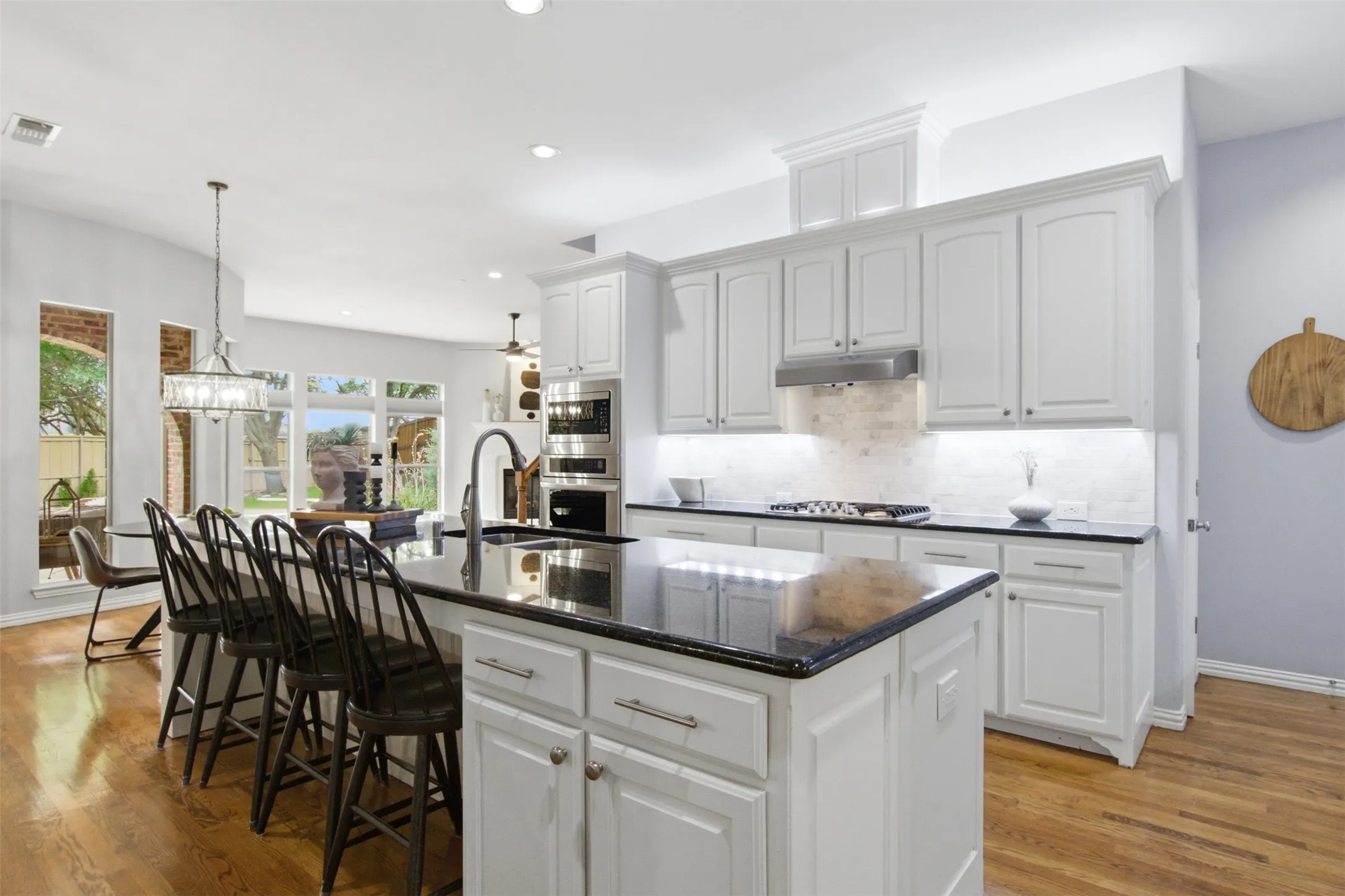 Large Island with Quartz Countertops