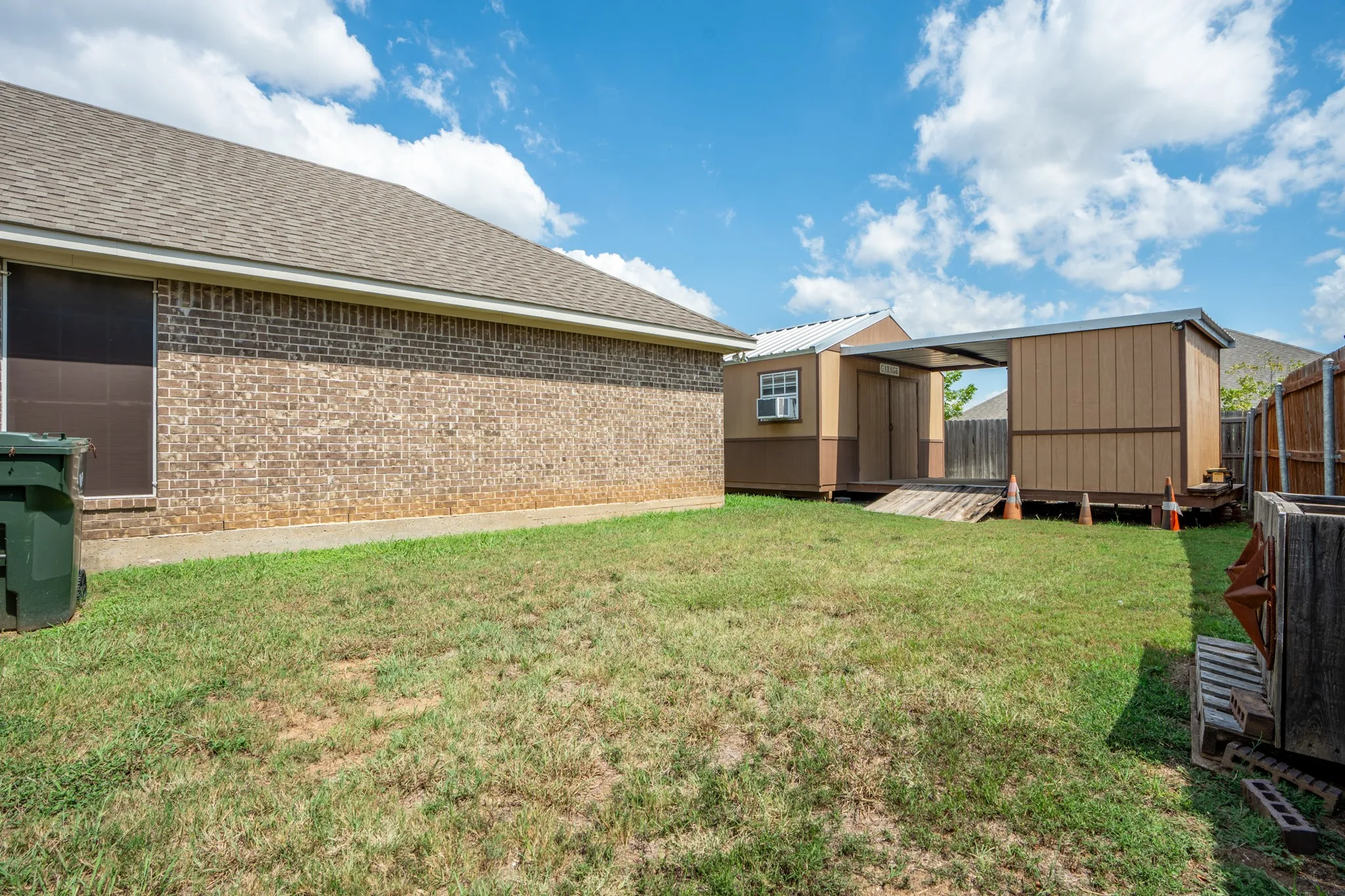 Single Family Residence For Sale in Mc Lennan County , 219 Oak Meadow Trail, Waco, Texas 76657, 3 Bedroom, 2 Bathroom, 2 Garage spaces, 1,597 Sqft, built in 2011, mls#21334552, Real Estate Agent in Waco, Homes For Sale in Mc Lennan county, Homes For Sale in Waco, Realtor in Waco Texas, Real Estate Brokerage Independent Realty Texas, Luminita Cordes Realtor