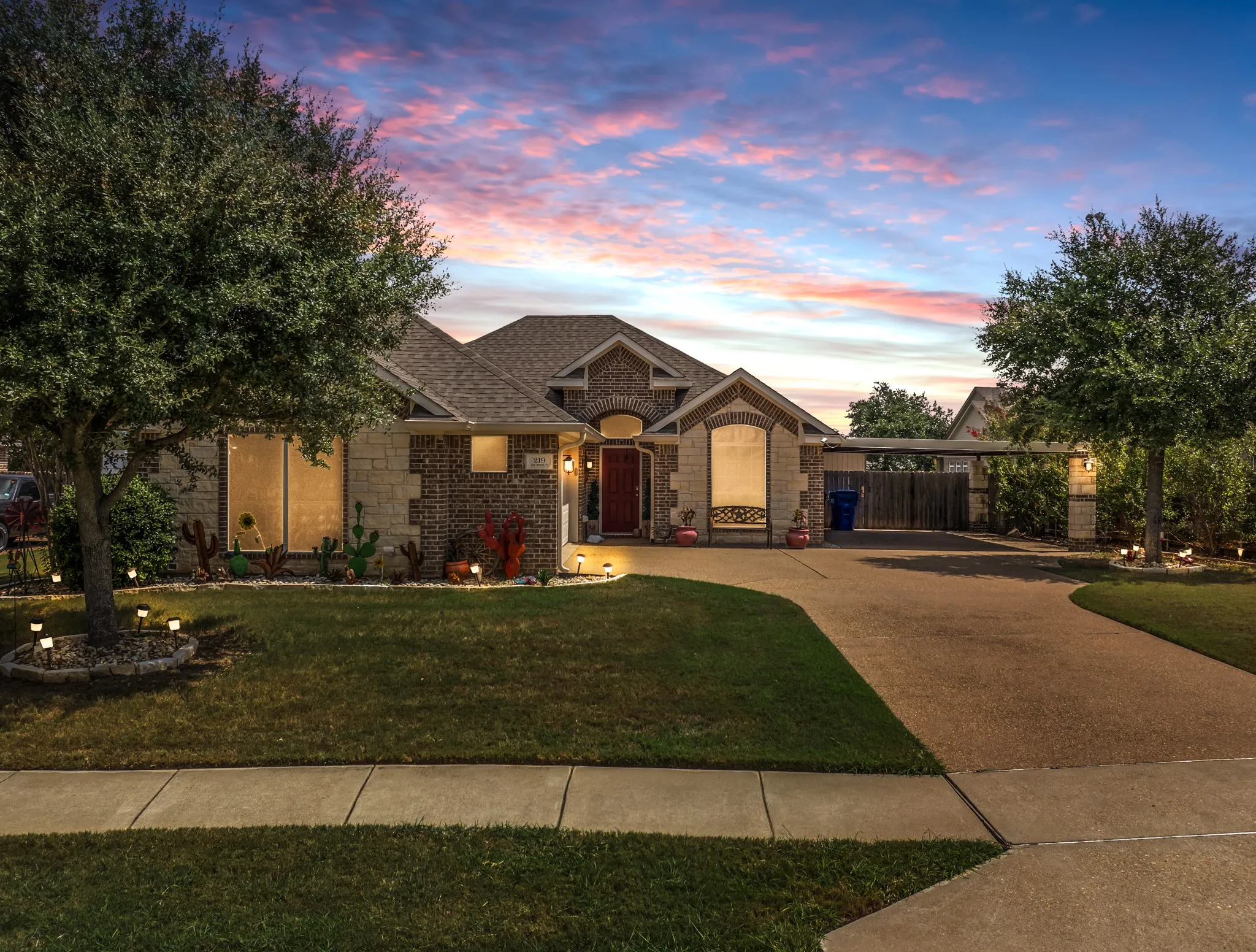 Single Family Residence For Sale in Mc Lennan County , 219 Oak Meadow Trail, Waco, Texas 76657, 3 Bedroom, 2 Bathroom, 2 Garage spaces, 1,597 Sqft, built in 2011, mls#21334552, Real Estate Agent in Waco, Homes For Sale in Mc Lennan county, Homes For Sale in Waco, Realtor in Waco Texas, Real Estate Brokerage Independent Realty Texas, Luminita Cordes Realtor