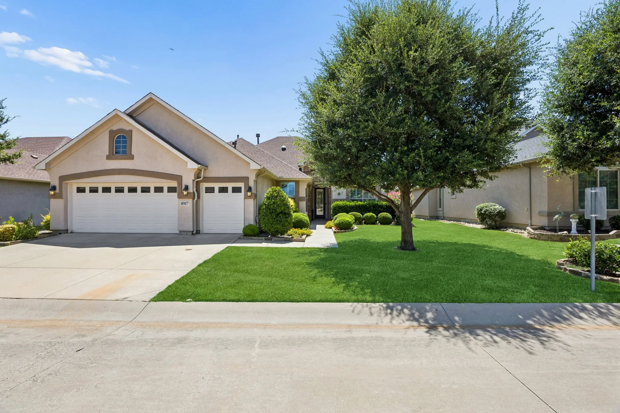 Single Family Residence For Sale in Denton County , 8917 Gardenia Drive, Denton, Texas 76207, 2 Bedroom, 3 Bathroom, 2 Garage spaces, 2,366 Sqft, built in 2014, mls#21323420, Real Estate Agent in Denton, Homes For Sale in Denton county, Homes For Sale in Denton, Realtor in Denton Texas, Real Estate Brokerage Independent Realty Texas, Luminita Cordes Realtor