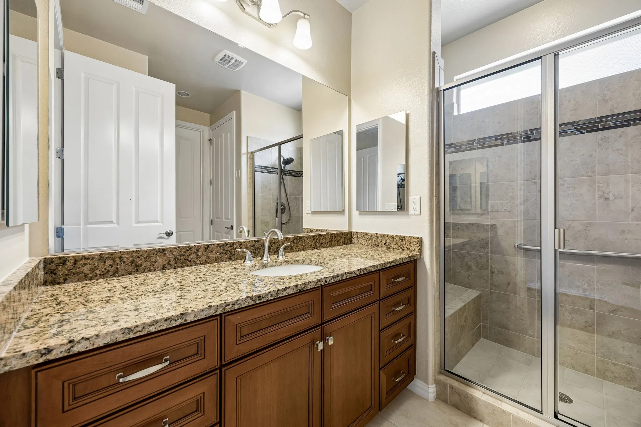 Single Family Residence For Sale in Denton County , 8917 Gardenia Drive, Denton, Texas 76207, 2 Bedroom, 3 Bathroom, 2 Garage spaces, 2,366 Sqft, built in 2014, mls#21323420, Real Estate Agent in Denton, Homes For Sale in Denton county, Homes For Sale in Denton, Realtor in Denton Texas, Real Estate Brokerage Independent Realty Texas, Luminita Cordes Realtor