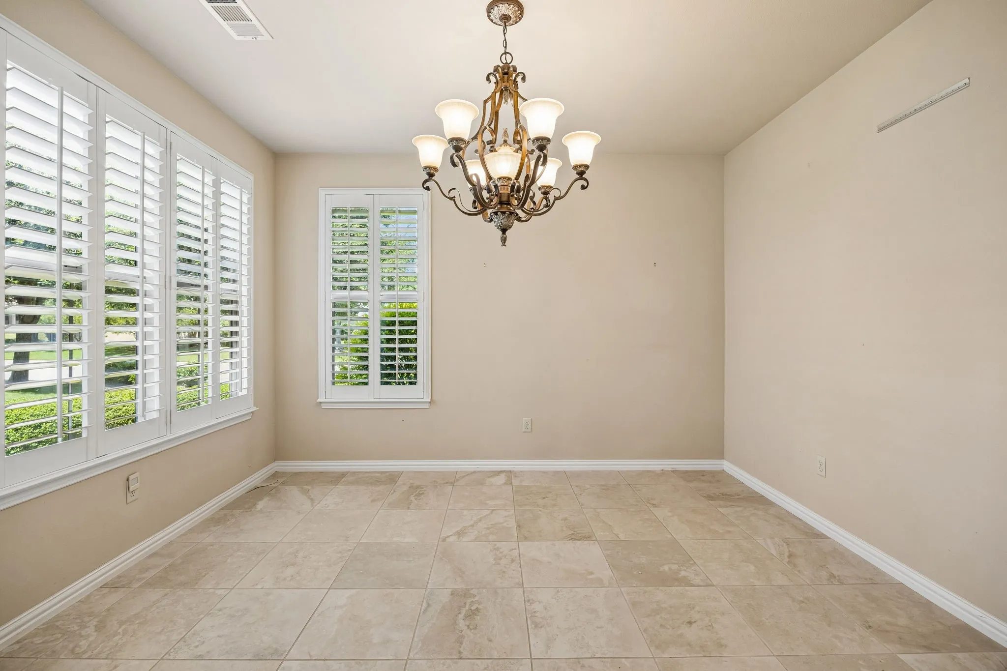 Single Family Residence For Sale in Denton County , 8917 Gardenia Drive, Denton, Texas 76207, 2 Bedroom, 3 Bathroom, 2 Garage spaces, 2,366 Sqft, built in 2014, mls#21323420, Real Estate Agent in Denton, Homes For Sale in Denton county, Homes For Sale in Denton, Realtor in Denton Texas, Real Estate Brokerage Independent Realty Texas, Luminita Cordes Realtor