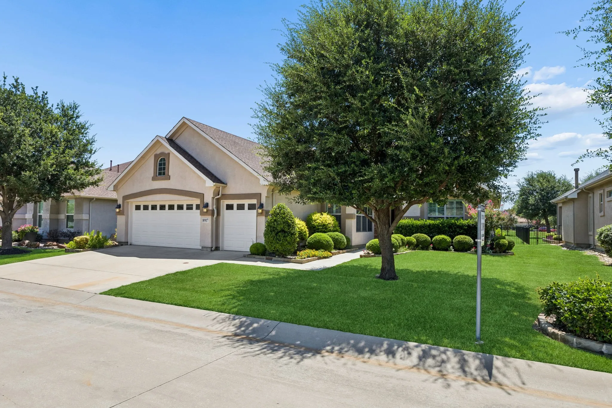 Single Family Residence For Sale in Denton County , 8917 Gardenia Drive, Denton, Texas 76207, 2 Bedroom, 3 Bathroom, 2 Garage spaces, 2,366 Sqft, built in 2014, mls#21323420, Real Estate Agent in Denton, Homes For Sale in Denton county, Homes For Sale in Denton, Realtor in Denton Texas, Real Estate Brokerage Independent Realty Texas, Luminita Cordes Realtor