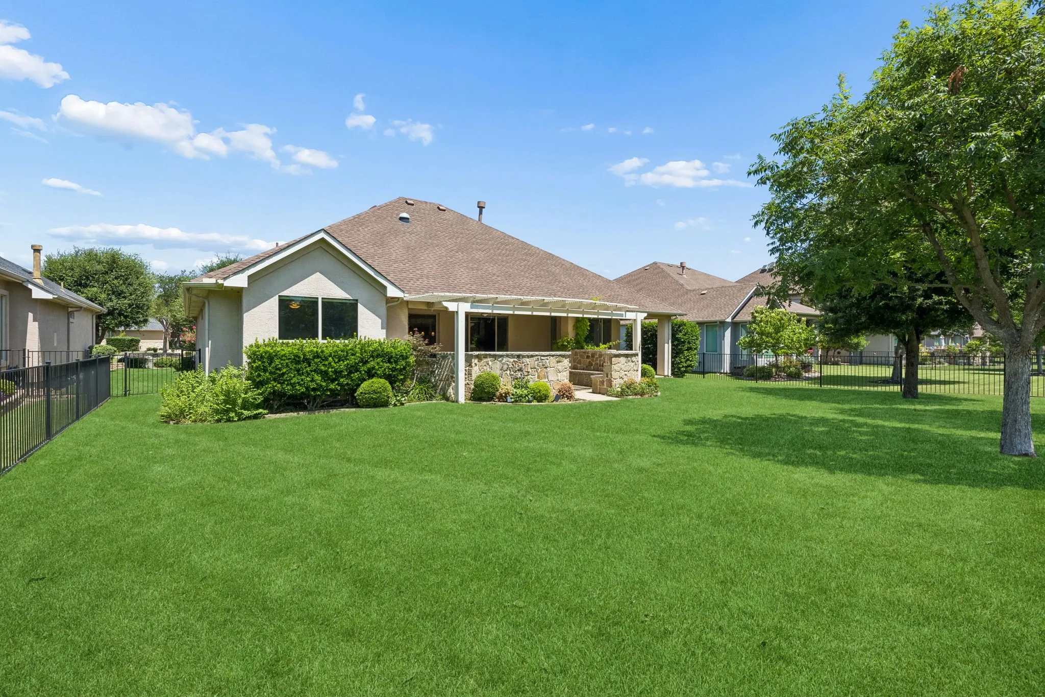 Single Family Residence For Sale in Denton County , 8917 Gardenia Drive, Denton, Texas 76207, 2 Bedroom, 3 Bathroom, 2 Garage spaces, 2,366 Sqft, built in 2014, mls#21323420, Real Estate Agent in Denton, Homes For Sale in Denton county, Homes For Sale in Denton, Realtor in Denton Texas, Real Estate Brokerage Independent Realty Texas, Luminita Cordes Realtor
