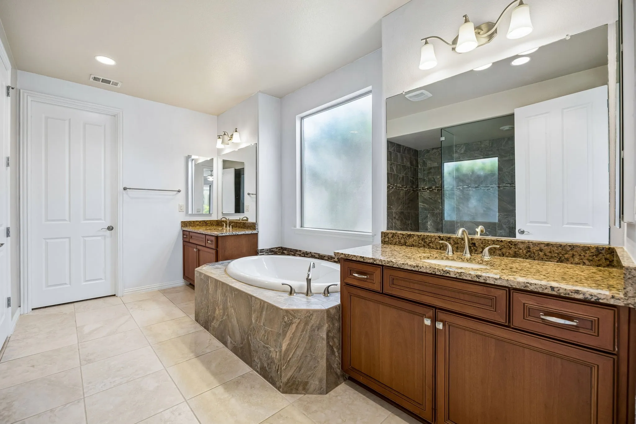 Single Family Residence For Sale in Denton County , 8917 Gardenia Drive, Denton, Texas 76207, 2 Bedroom, 3 Bathroom, 2 Garage spaces, 2,366 Sqft, built in 2014, mls#21323420, Real Estate Agent in Denton, Homes For Sale in Denton county, Homes For Sale in Denton, Realtor in Denton Texas, Real Estate Brokerage Independent Realty Texas, Luminita Cordes Realtor
