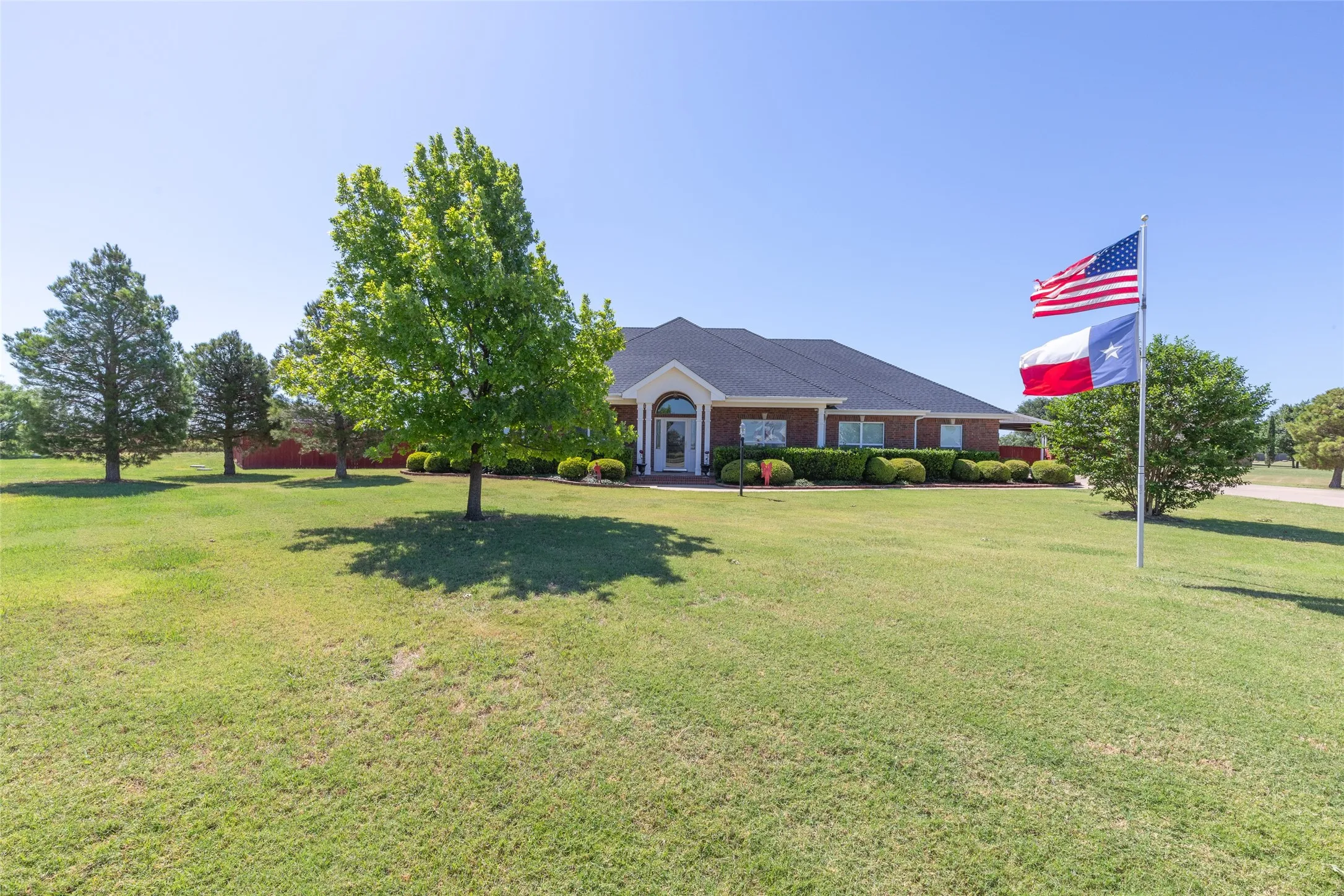Single Family Residence For Sale in Taylor County , 101 Apple Blossom Drive, Abilene, Texas 79602, 4 Bedroom, 4 Bathroom, 4 Garage spaces, 2,975 Sqft, built in 2010, mls#21323770, Real Estate Agent in Abilene, Homes For Sale in Taylor county, Homes For Sale in Abilene, Realtor in Abilene Texas, Real Estate Brokerage Independent Realty Texas, Luminita Cordes Realtor