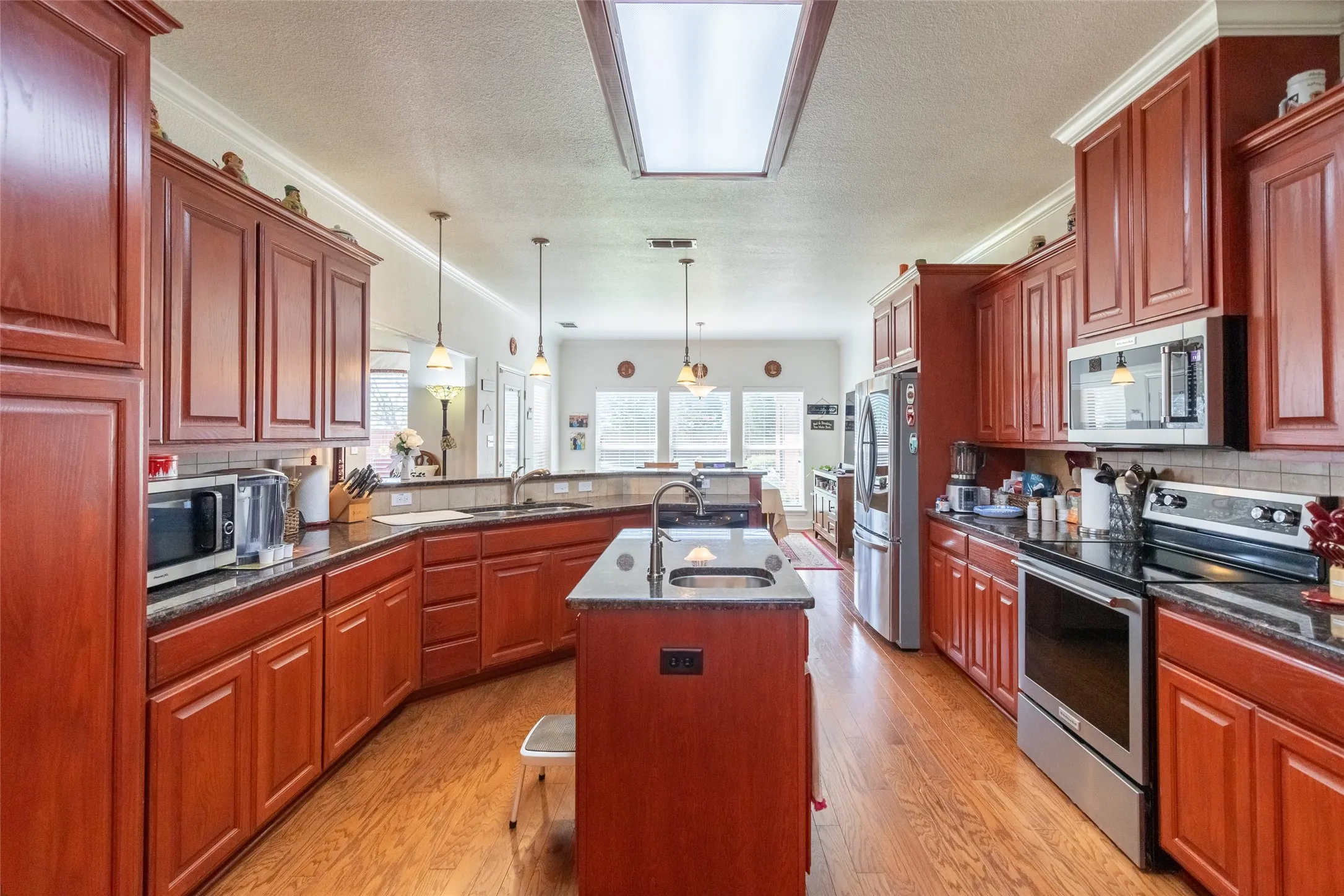 Single Family Residence For Sale in Taylor County , 101 Apple Blossom Drive, Abilene, Texas 79602, 4 Bedroom, 4 Bathroom, 4 Garage spaces, 2,975 Sqft, built in 2010, mls#21323770, Real Estate Agent in Abilene, Homes For Sale in Taylor county, Homes For Sale in Abilene, Realtor in Abilene Texas, Real Estate Brokerage Independent Realty Texas, Luminita Cordes Realtor