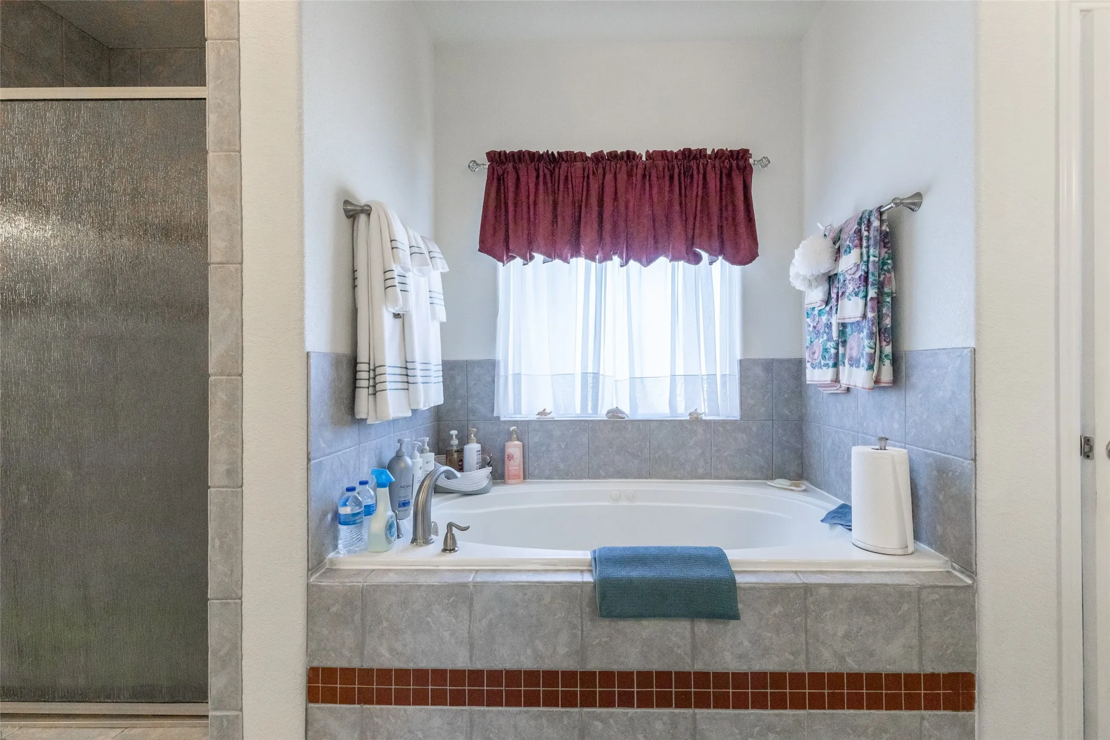 Single Family Residence For Sale in Taylor County , 101 Apple Blossom Drive, Abilene, Texas 79602, 4 Bedroom, 4 Bathroom, 4 Garage spaces, 2,975 Sqft, built in 2010, mls#21323770, Real Estate Agent in Abilene, Homes For Sale in Taylor county, Homes For Sale in Abilene, Realtor in Abilene Texas, Real Estate Brokerage Independent Realty Texas, Luminita Cordes Realtor