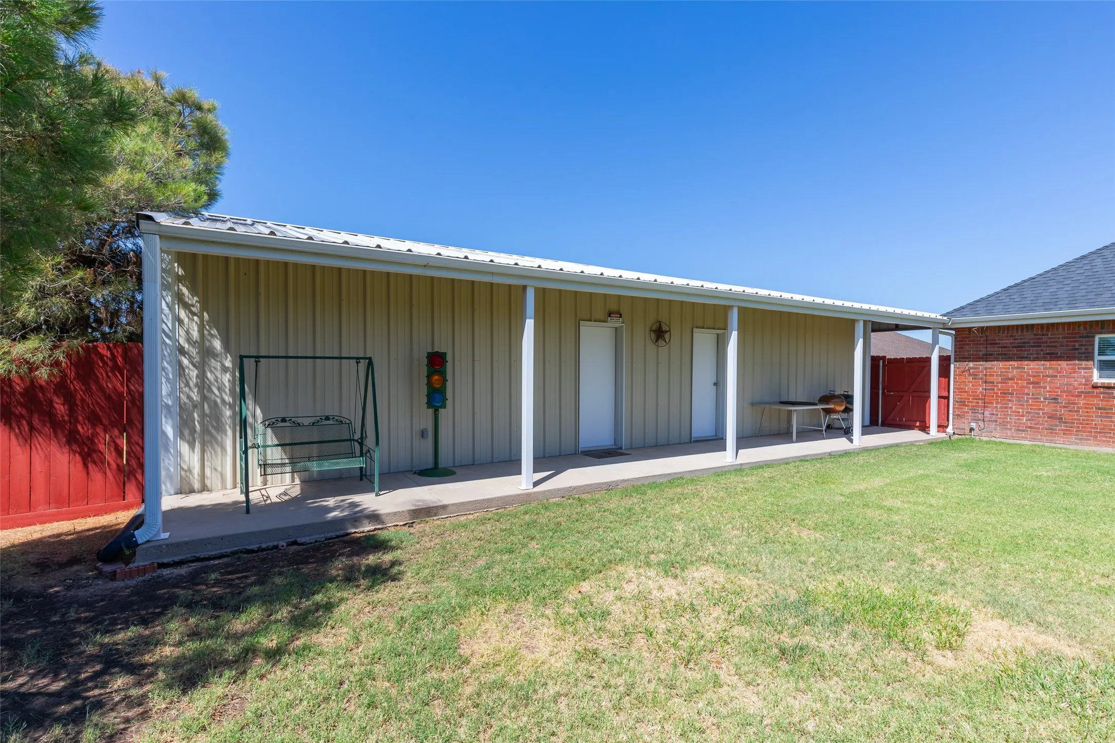 Single Family Residence For Sale in Taylor County , 101 Apple Blossom Drive, Abilene, Texas 79602, 4 Bedroom, 4 Bathroom, 4 Garage spaces, 2,975 Sqft, built in 2010, mls#21323770, Real Estate Agent in Abilene, Homes For Sale in Taylor county, Homes For Sale in Abilene, Realtor in Abilene Texas, Real Estate Brokerage Independent Realty Texas, Luminita Cordes Realtor