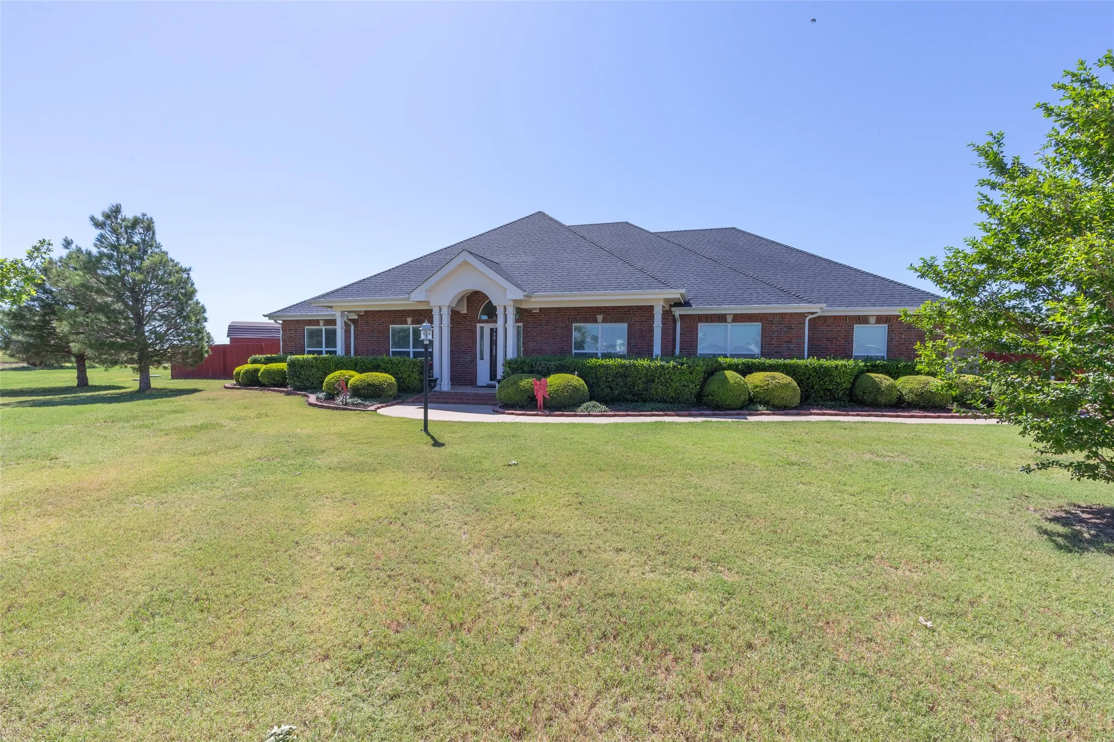 Single Family Residence For Sale in Taylor County , 101 Apple Blossom Drive, Abilene, Texas 79602, 4 Bedroom, 4 Bathroom, 4 Garage spaces, 2,975 Sqft, built in 2010, mls#21323770, Real Estate Agent in Abilene, Homes For Sale in Taylor county, Homes For Sale in Abilene, Realtor in Abilene Texas, Real Estate Brokerage Independent Realty Texas, Luminita Cordes Realtor
