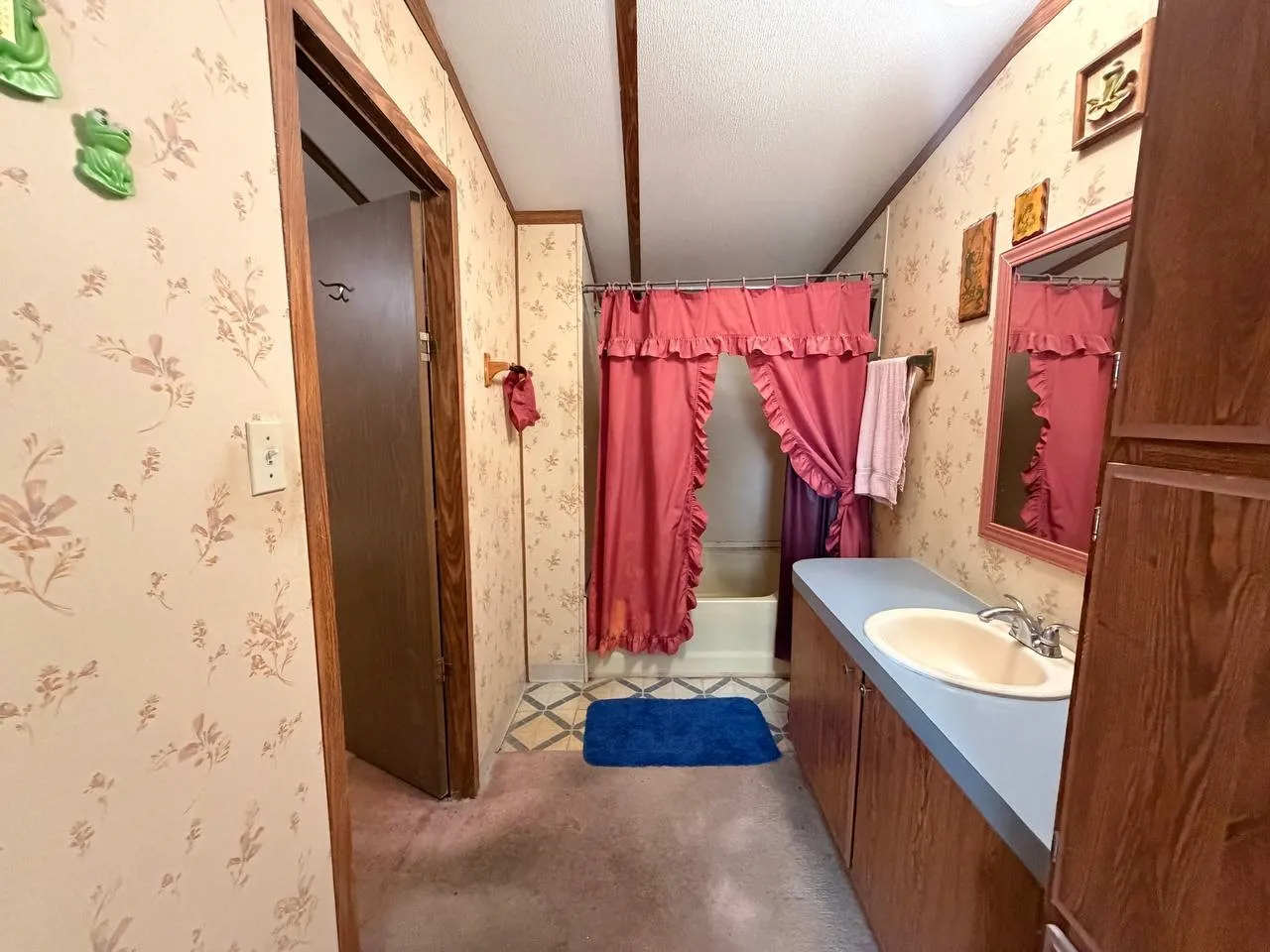 Manufactured Home For Sale in Dallas County , 3507 Wilton Terrace 114, Grand Prairie, Texas 75060, 2 Bedrooms, 2 Bathrooms, Garage spaces, 1,056 Sqft, built in 1988, Price $105,000, mls#21335890, Real Estate Agent in Grand Prairie, Homes For Sale in Dallas county, Homes For Sale in Grand Prairie, Realtor in Grand Prairie Texas, Real Estate Brokerage Independent Realty Texas, Luminita Cordes Realtor