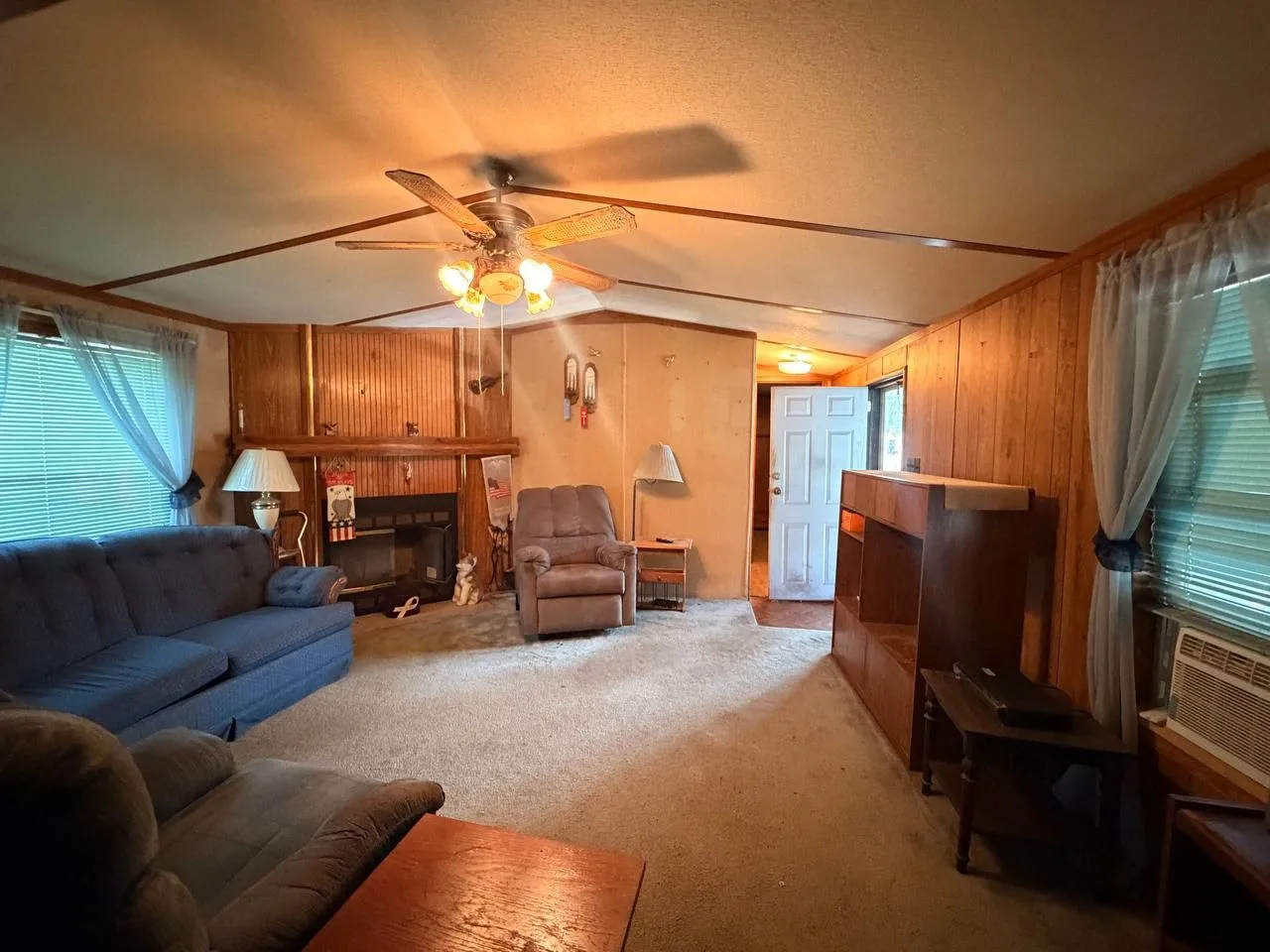 Manufactured Home For Sale in Dallas County , 3507 Wilton Terrace 114, Grand Prairie, Texas 75060, 2 Bedrooms, 2 Bathrooms, Garage spaces, 1,056 Sqft, built in 1988, Price $105,000, mls#21335890, Real Estate Agent in Grand Prairie, Homes For Sale in Dallas county, Homes For Sale in Grand Prairie, Realtor in Grand Prairie Texas, Real Estate Brokerage Independent Realty Texas, Luminita Cordes Realtor