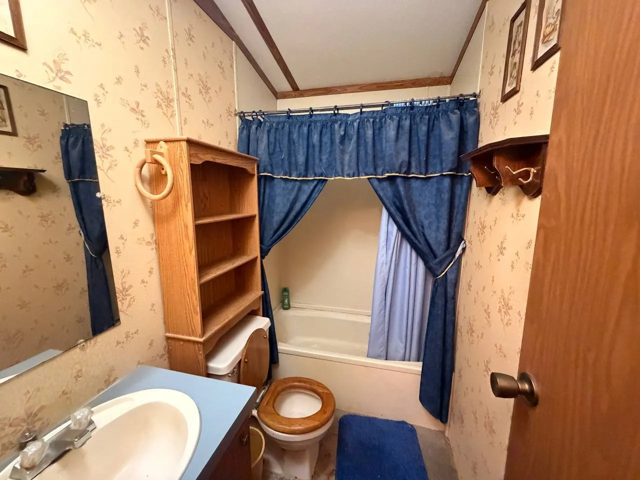 Manufactured Home For Sale in Dallas County , 3507 Wilton Terrace 114, Grand Prairie, Texas 75060, 2 Bedrooms, 2 Bathrooms, Garage spaces, 1,056 Sqft, built in 1988, Price $105,000, mls#21335890, Real Estate Agent in Grand Prairie, Homes For Sale in Dallas county, Homes For Sale in Grand Prairie, Realtor in Grand Prairie Texas, Real Estate Brokerage Independent Realty Texas, Luminita Cordes Realtor