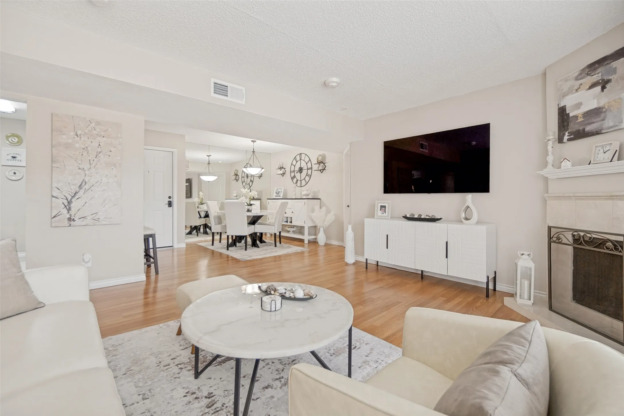 Condominium For Sale in Dallas County , 11480 Audelia Road 238, Dallas, Texas 75243, 3 Bedroom, 2 Bathroom, Garage spaces, 1,237 Sqft, built in 1980, mls#21334061, Real Estate Agent in Dallas, Homes For Sale in Dallas county, Homes For Sale in Dallas, Realtor in Dallas Texas, Real Estate Brokerage Independent Realty Texas, Luminita Cordes Realtor