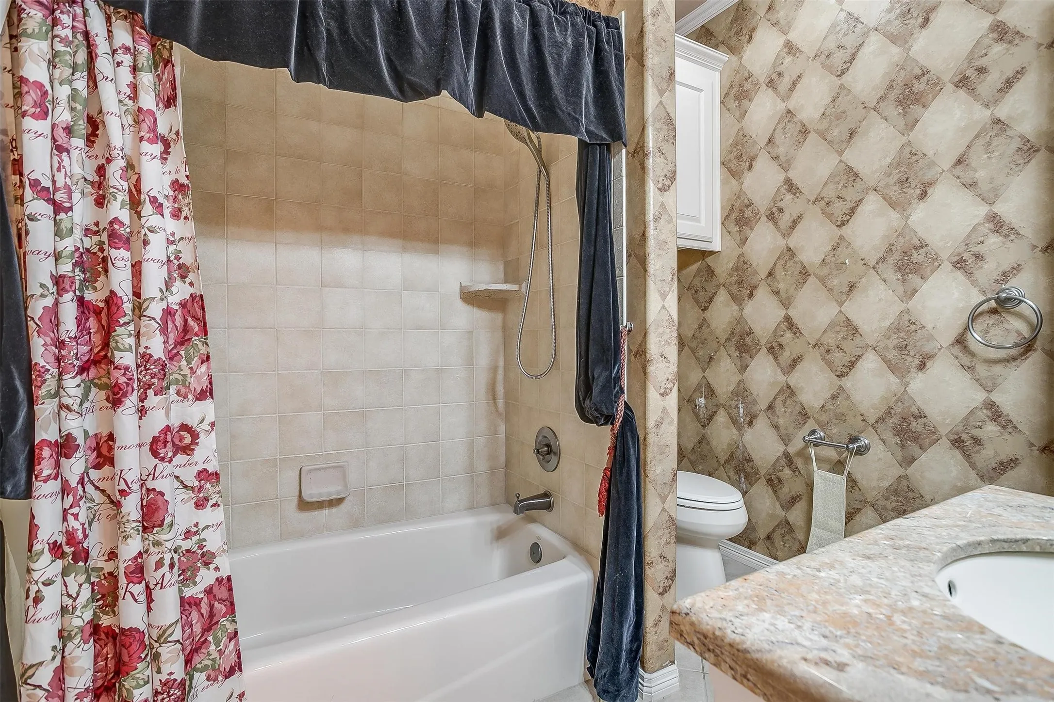 Single Family Residence For Sale in Tarrant County , 4224 Oak Park Court, Fort Worth, Texas 76109, 3 Bedroom, 3 Bathroom, 2 Garage spaces, 3,034 Sqft, built in 2002, mls#21333454, Real Estate Agent in Fort Worth, Homes For Sale in Tarrant county, Homes For Sale in Fort Worth, Realtor in Fort Worth Texas, Real Estate Brokerage Independent Realty Texas, Luminita Cordes Realtor