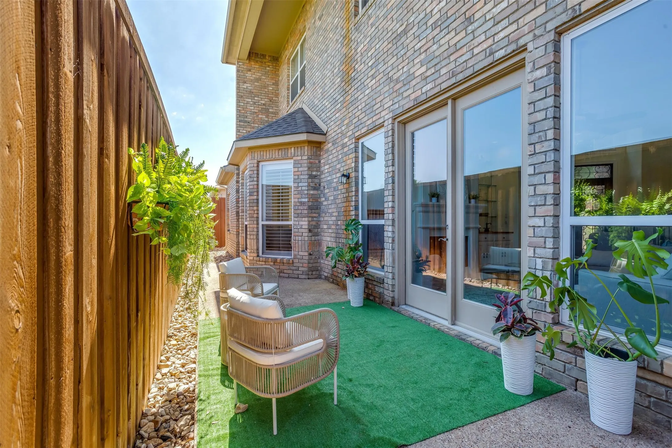 Single Family Residence For Sale in Tarrant County , 4224 Oak Park Court, Fort Worth, Texas 76109, 3 Bedroom, 3 Bathroom, 2 Garage spaces, 3,034 Sqft, built in 2002, mls#21333454, Real Estate Agent in Fort Worth, Homes For Sale in Tarrant county, Homes For Sale in Fort Worth, Realtor in Fort Worth Texas, Real Estate Brokerage Independent Realty Texas, Luminita Cordes Realtor