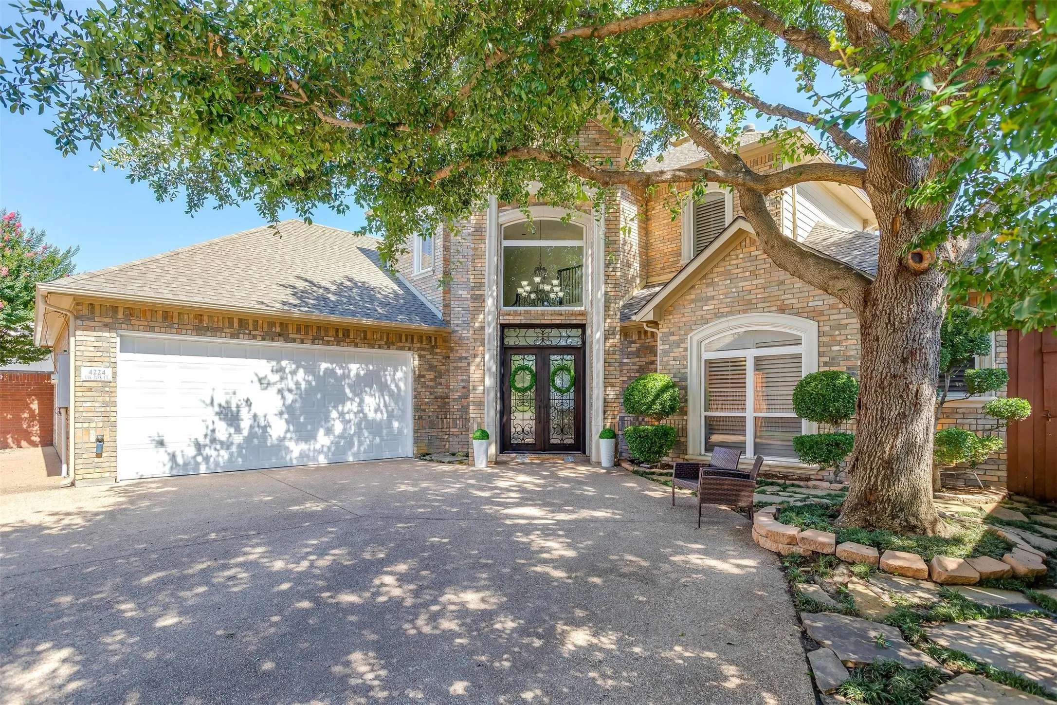 Single Family Residence For Sale in Tarrant County , 4224 Oak Park Court, Fort Worth, Texas 76109, 3 Bedroom, 3 Bathroom, 2 Garage spaces, 3,034 Sqft, built in 2002, mls#21333454, Real Estate Agent in Fort Worth, Homes For Sale in Tarrant county, Homes For Sale in Fort Worth, Realtor in Fort Worth Texas, Real Estate Brokerage Independent Realty Texas, Luminita Cordes Realtor