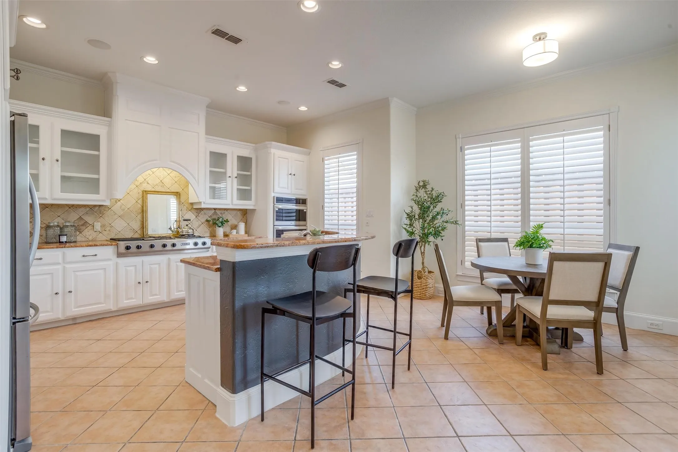 Single Family Residence For Sale in Tarrant County , 4224 Oak Park Court, Fort Worth, Texas 76109, 3 Bedroom, 3 Bathroom, 2 Garage spaces, 3,034 Sqft, built in 2002, mls#21333454, Real Estate Agent in Fort Worth, Homes For Sale in Tarrant county, Homes For Sale in Fort Worth, Realtor in Fort Worth Texas, Real Estate Brokerage Independent Realty Texas, Luminita Cordes Realtor