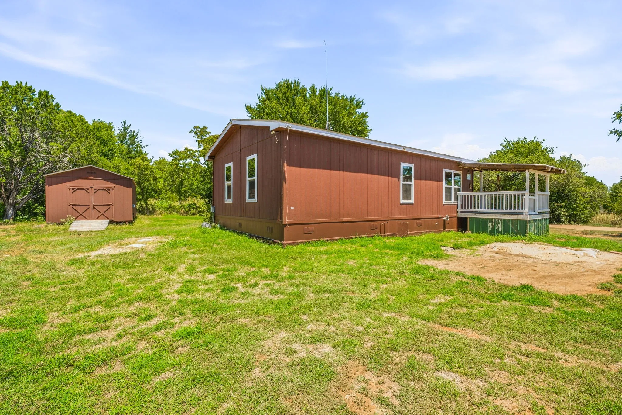 Mobile Home For Sale in Hood County , 570 Armadillo Court, Granbury, Texas 76049, 3 Bedroom, 2 Bathroom, Garage spaces, 1,088 Sqft, built in 2020, mls#21335869, Real Estate Agent in Granbury, Homes For Sale in Hood county, Homes For Sale in Granbury, Realtor in Granbury Texas, Real Estate Brokerage Independent Realty Texas, Luminita Cordes Realtor